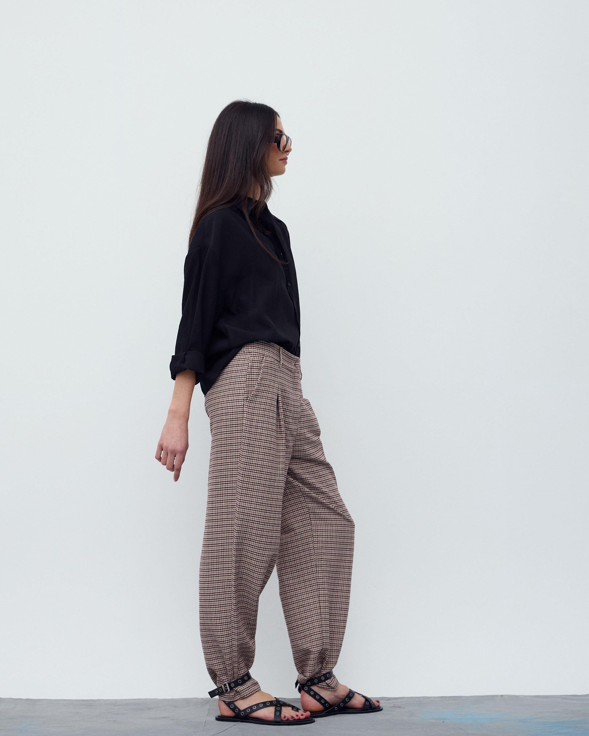 Pantalón Cuadros Pinzas Marrón