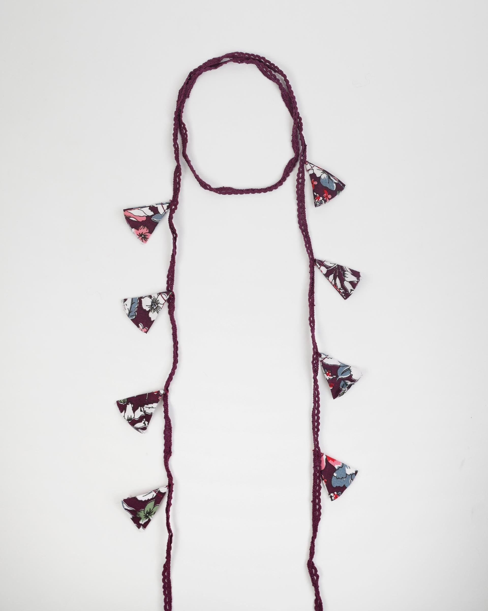 Collar Puntilla Flores Estampado Morado