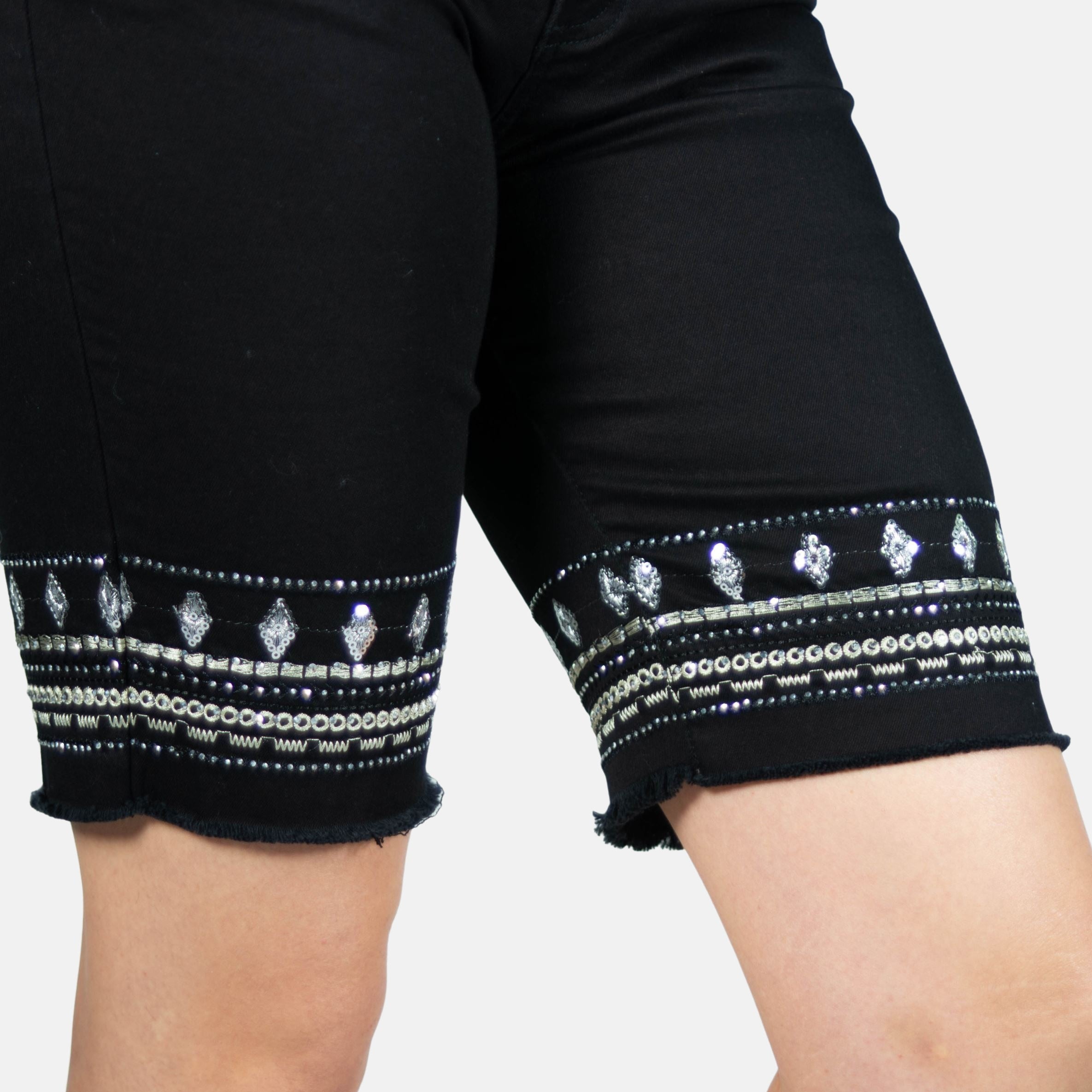 Short Mujer Algodón Elástico Bordados y Lentejuelas – Koroshi 2012PS35