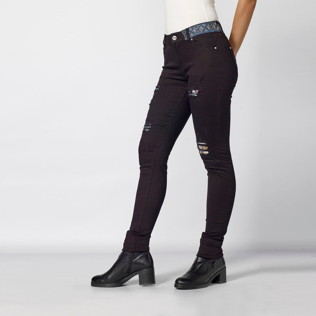 Pantalón Skinny Mujer Efecto Roto con Parches Étnicos – Koroshi 2012PT35