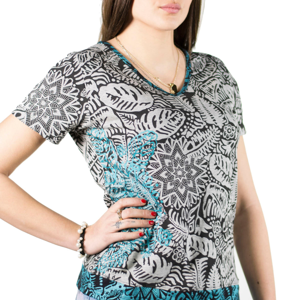 Camiseta Top Manga Corta Mujer Estampado Mandalas y Flor en Foil – Koroshi 2012TP73