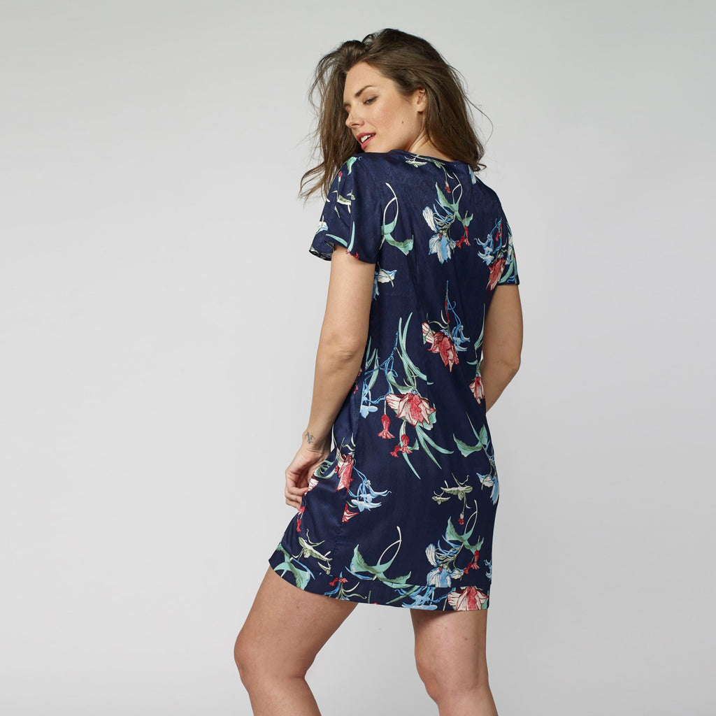 Vestido Corto Fluido Floral Tipo Satén Mujer – Koroshi Azul Marino