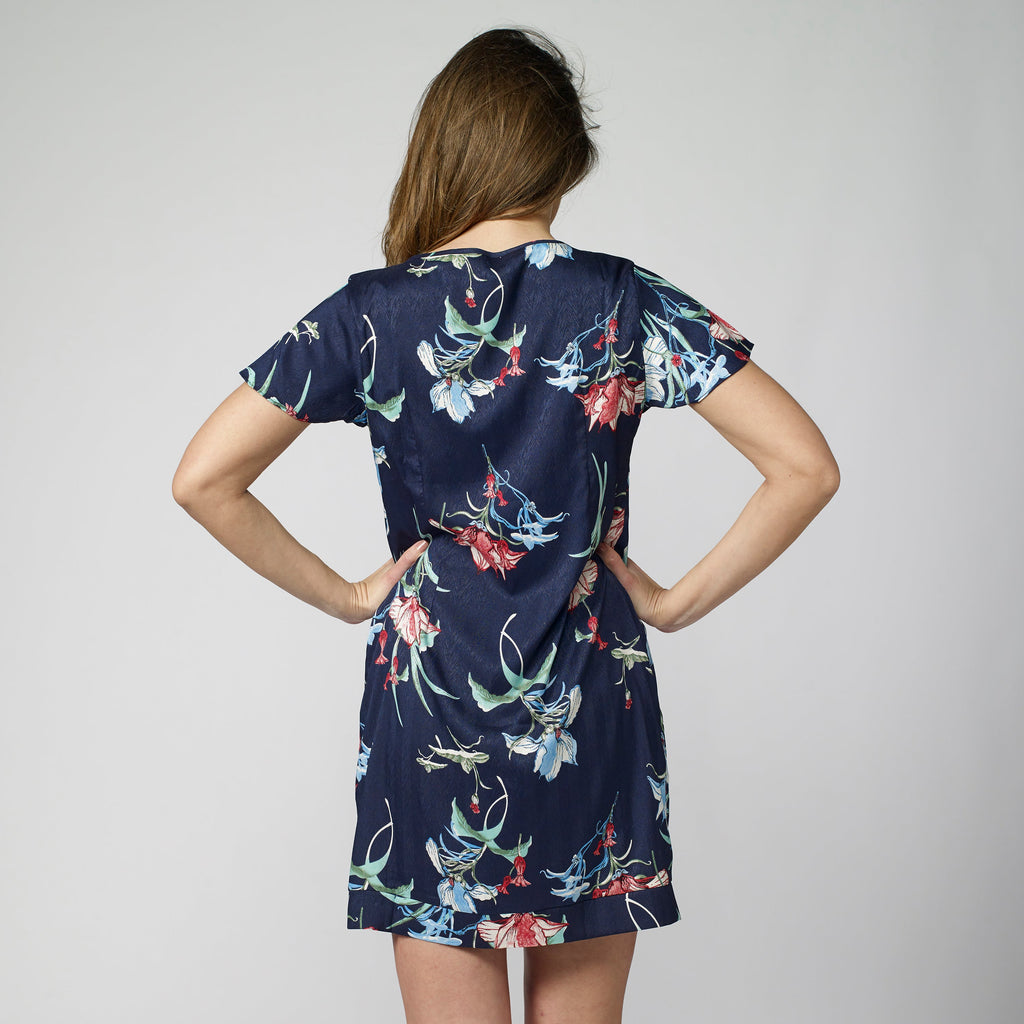 Vestido Corto Fluido Floral Tipo Satén Mujer – Koroshi Azul Marino