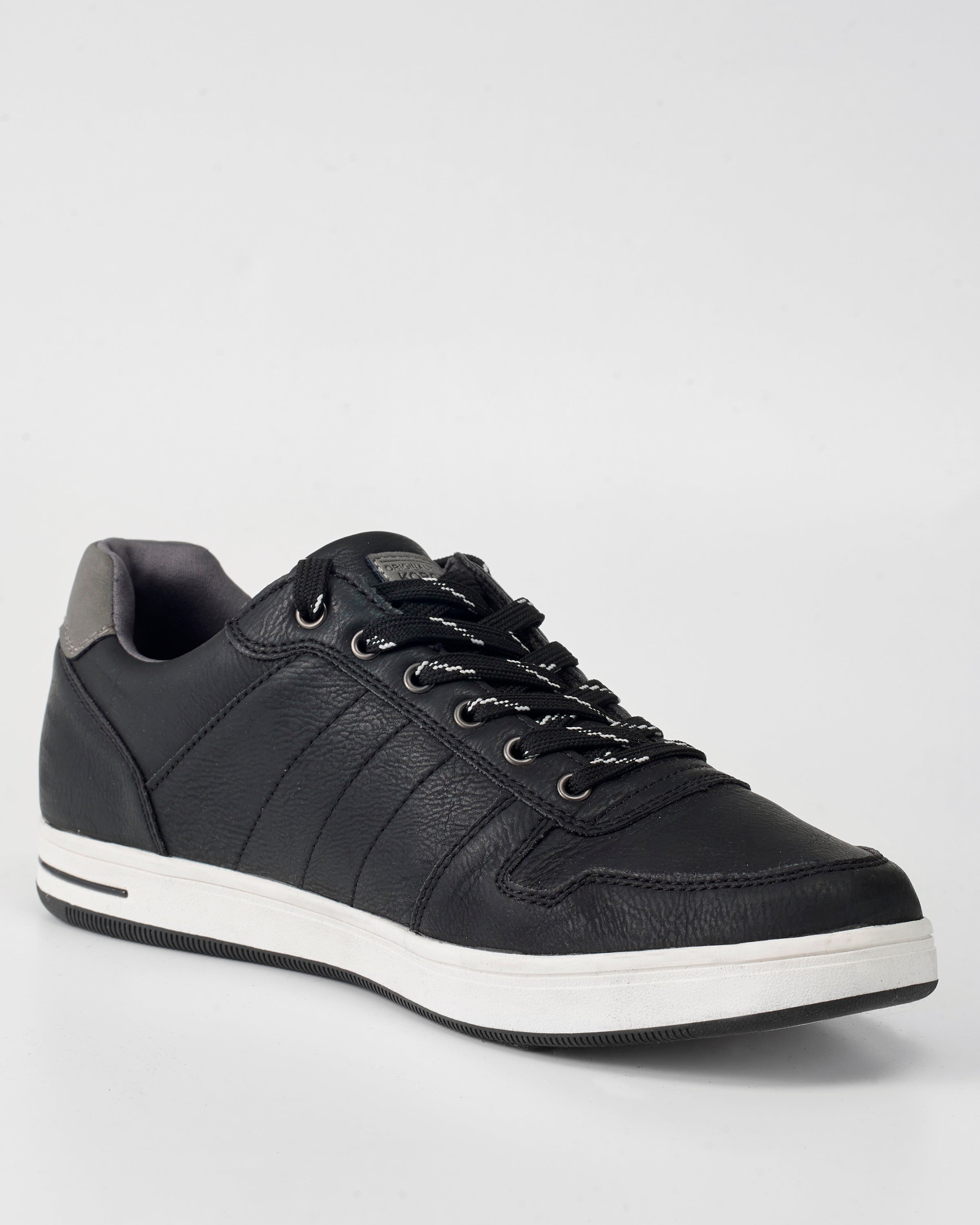 Sneaker para hombre con cordones