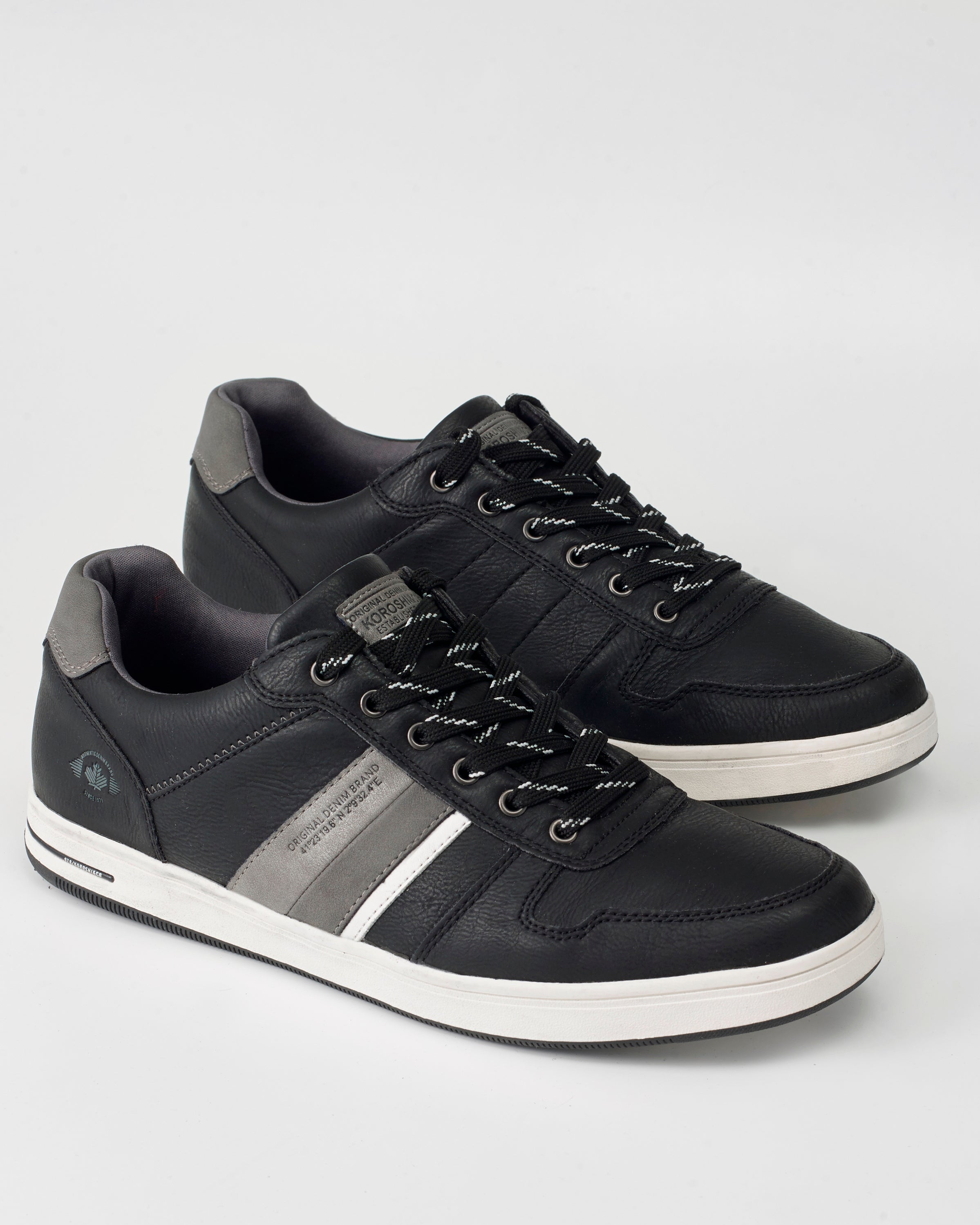 Sneaker para hombre con cordones
