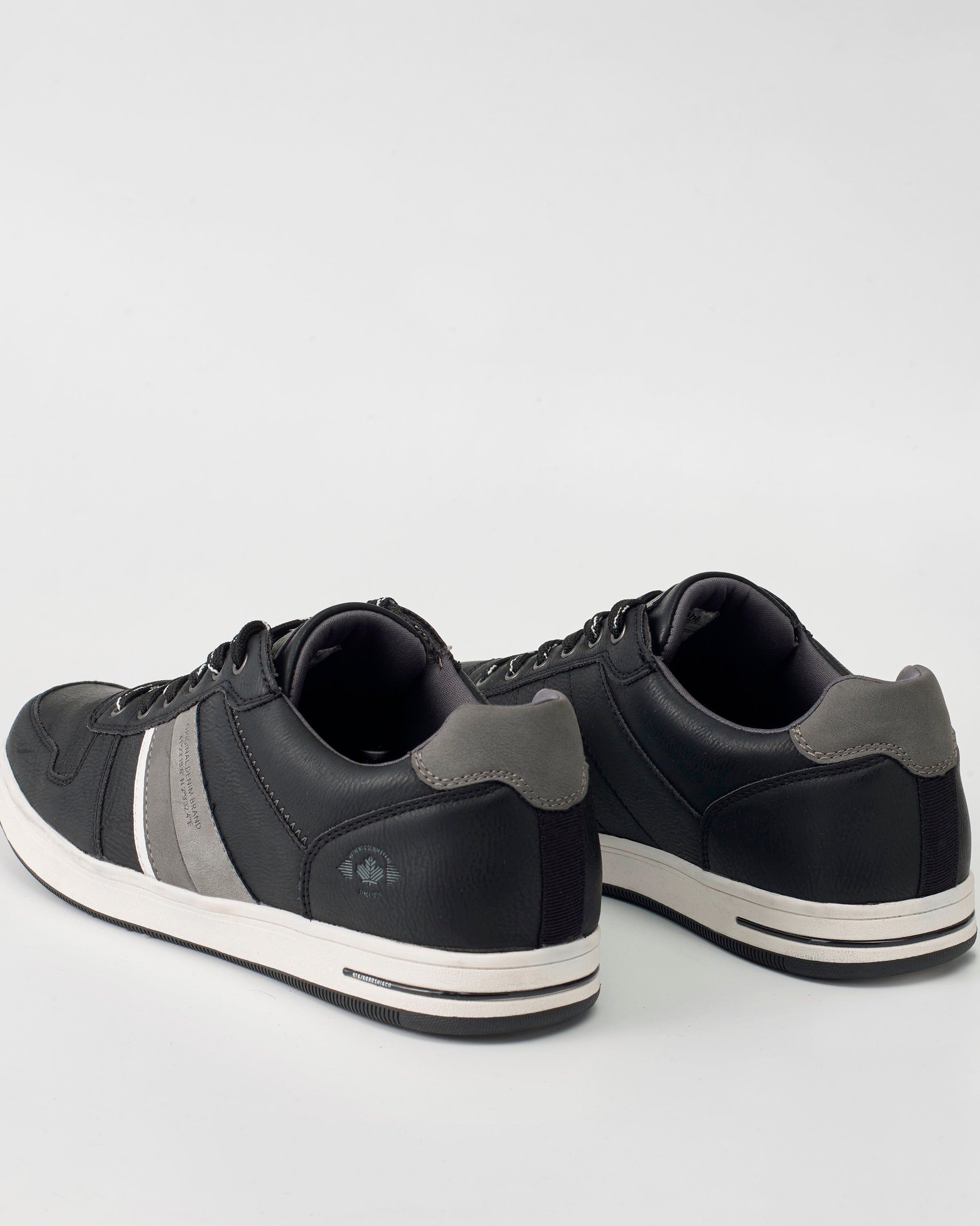 Sneaker para hombre con cordones