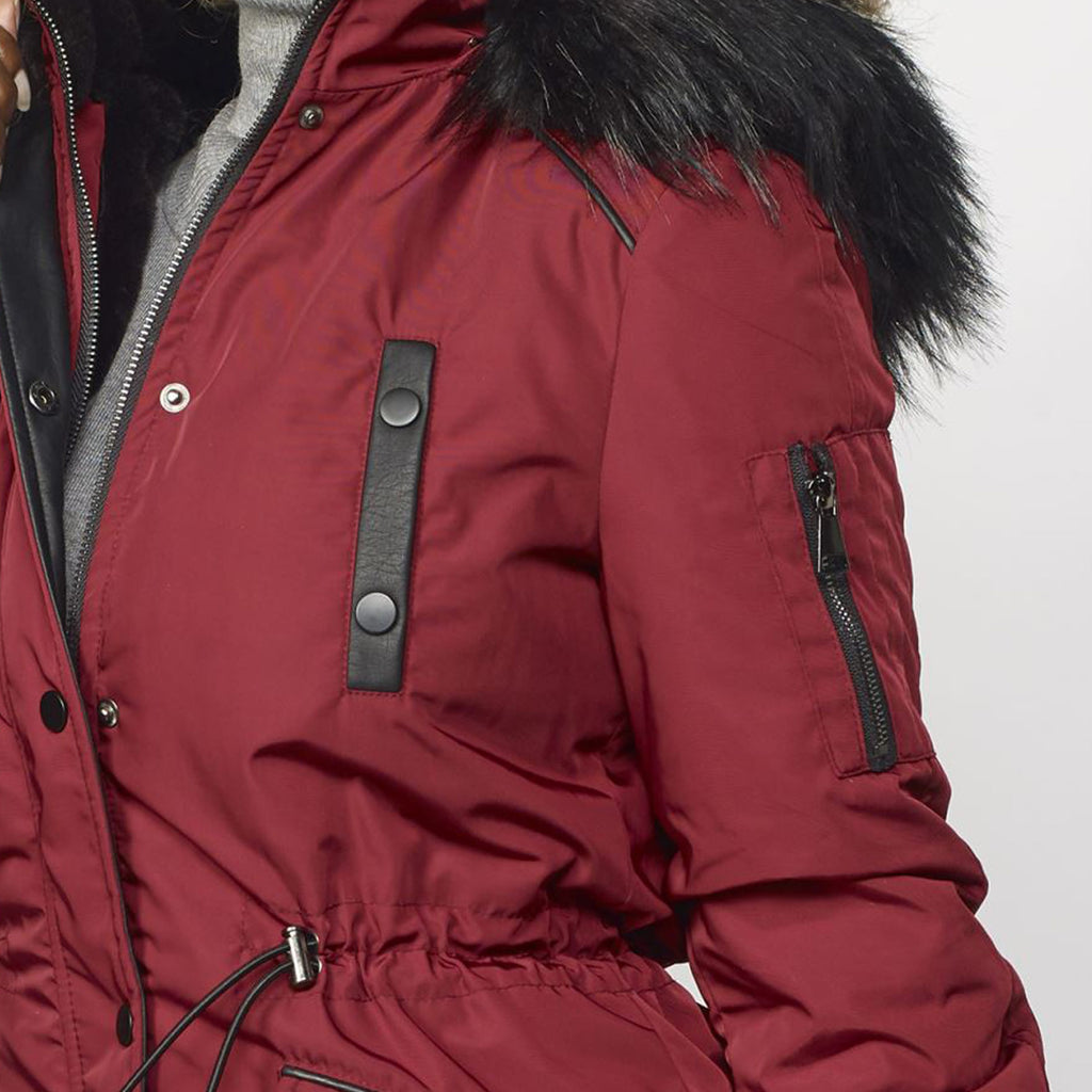 Chaqueta Parka Corta Acolchada Mujer con Capucha de Pelo – Koroshi 2022JA57