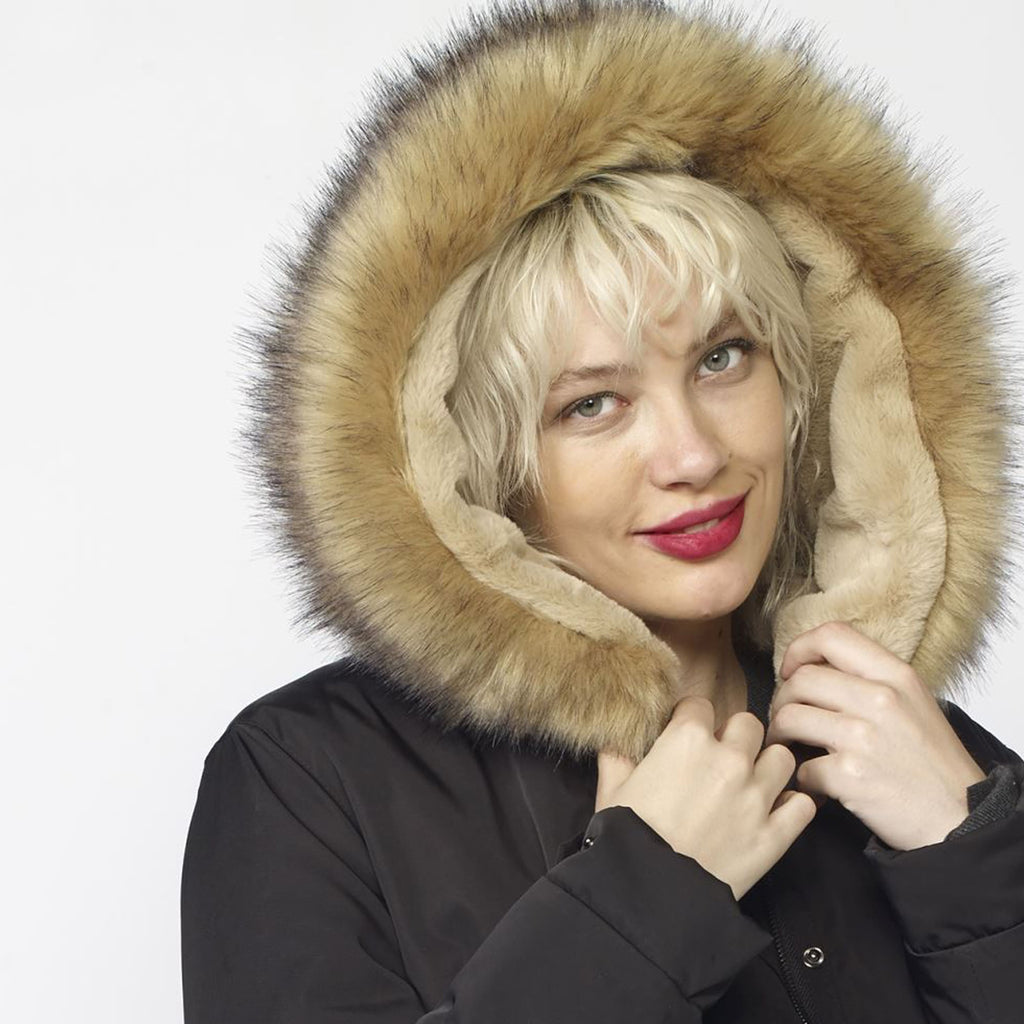 Parka Corta Acolchada Mujer con Capucha de Pelo – Koroshi 2022JA62