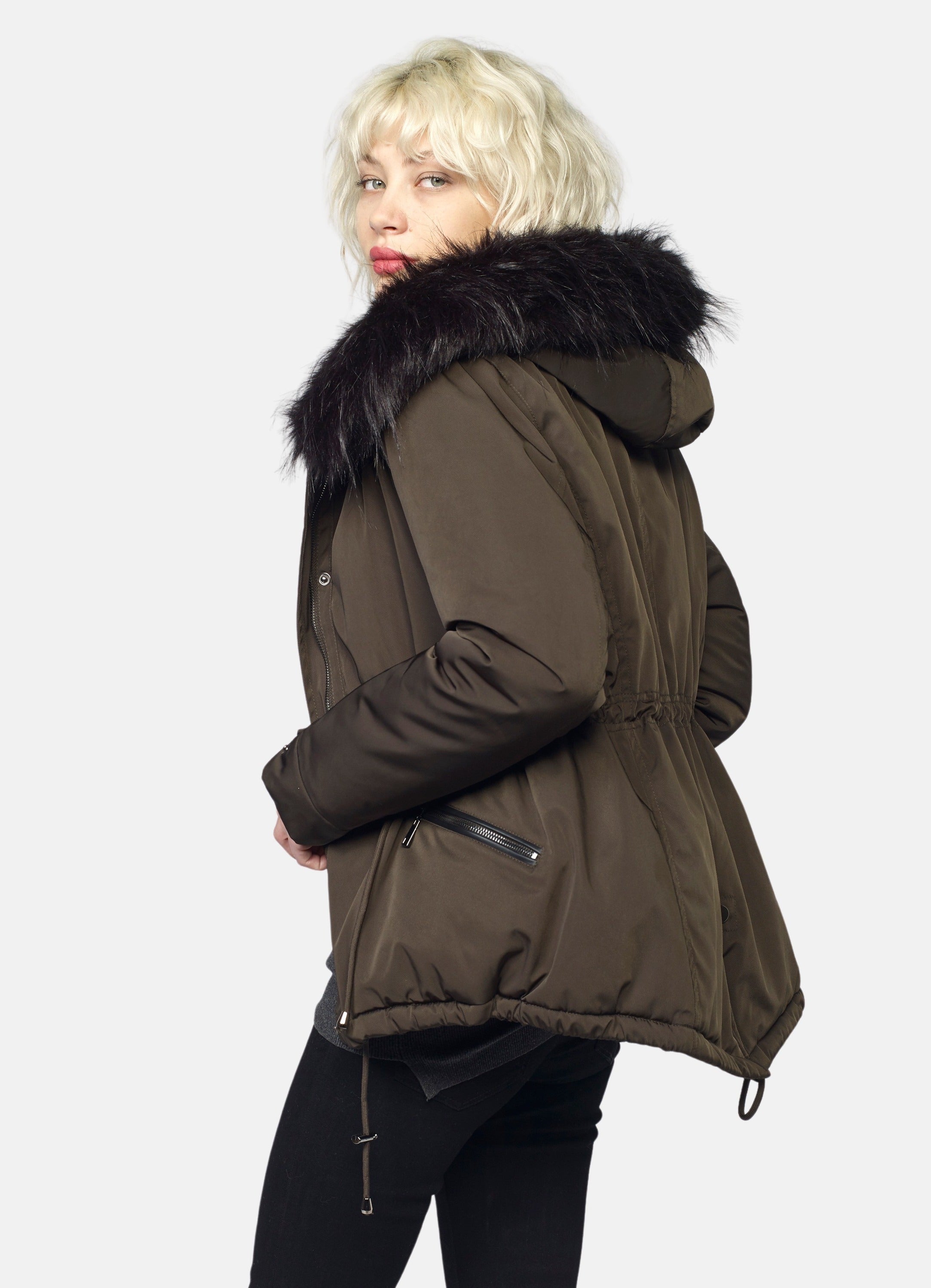 Parka Corta Acolchada Mujer con Capucha de Pelo – Koroshi 2022JA62
