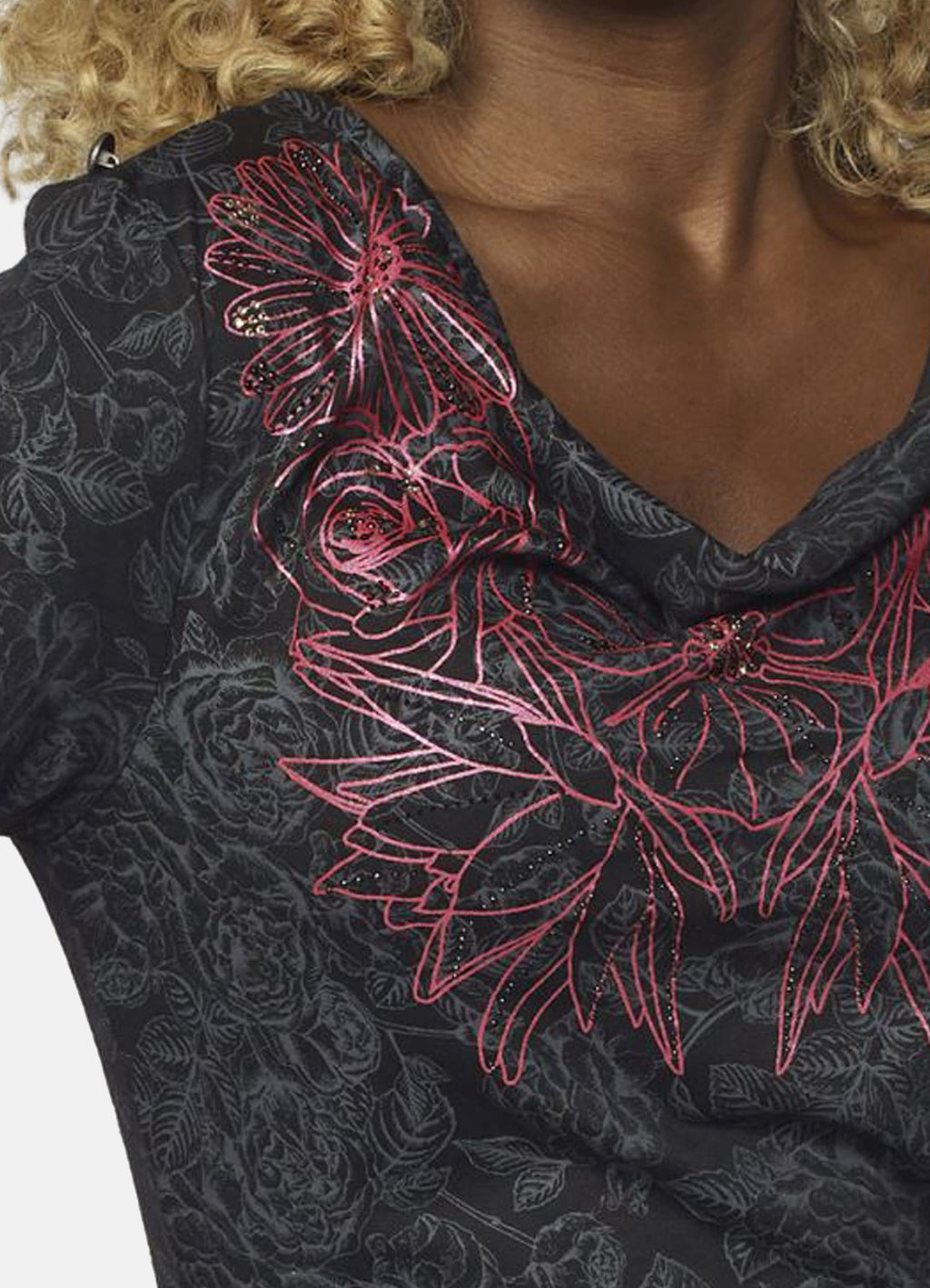 Camiseta Manga Larga Mujer Foil y Brillantes Escote Drapeado – Koroshi Negra
