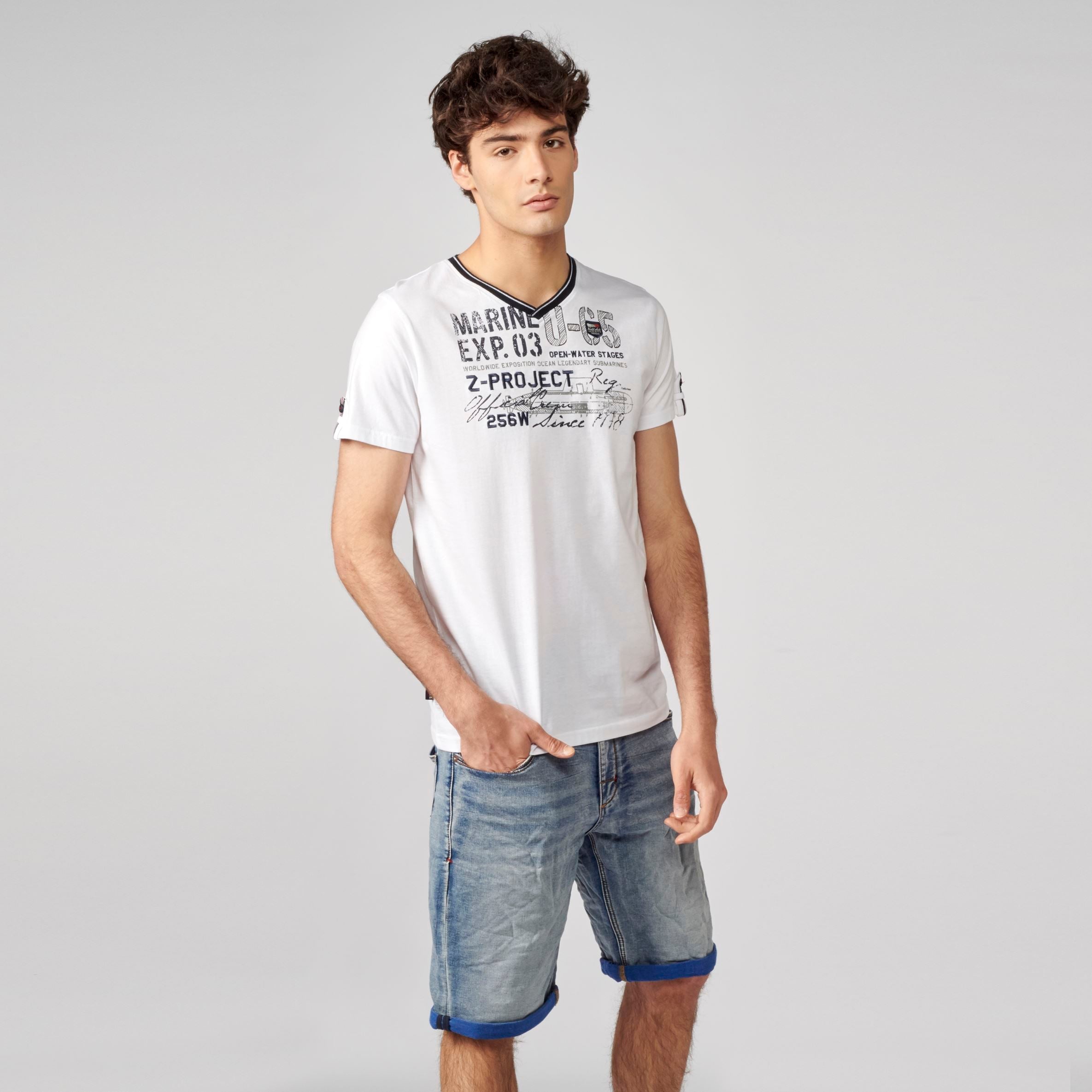 Camiseta Hombre Cuello Pico Estampado en el Pecho – Koroshi 2111MC04
