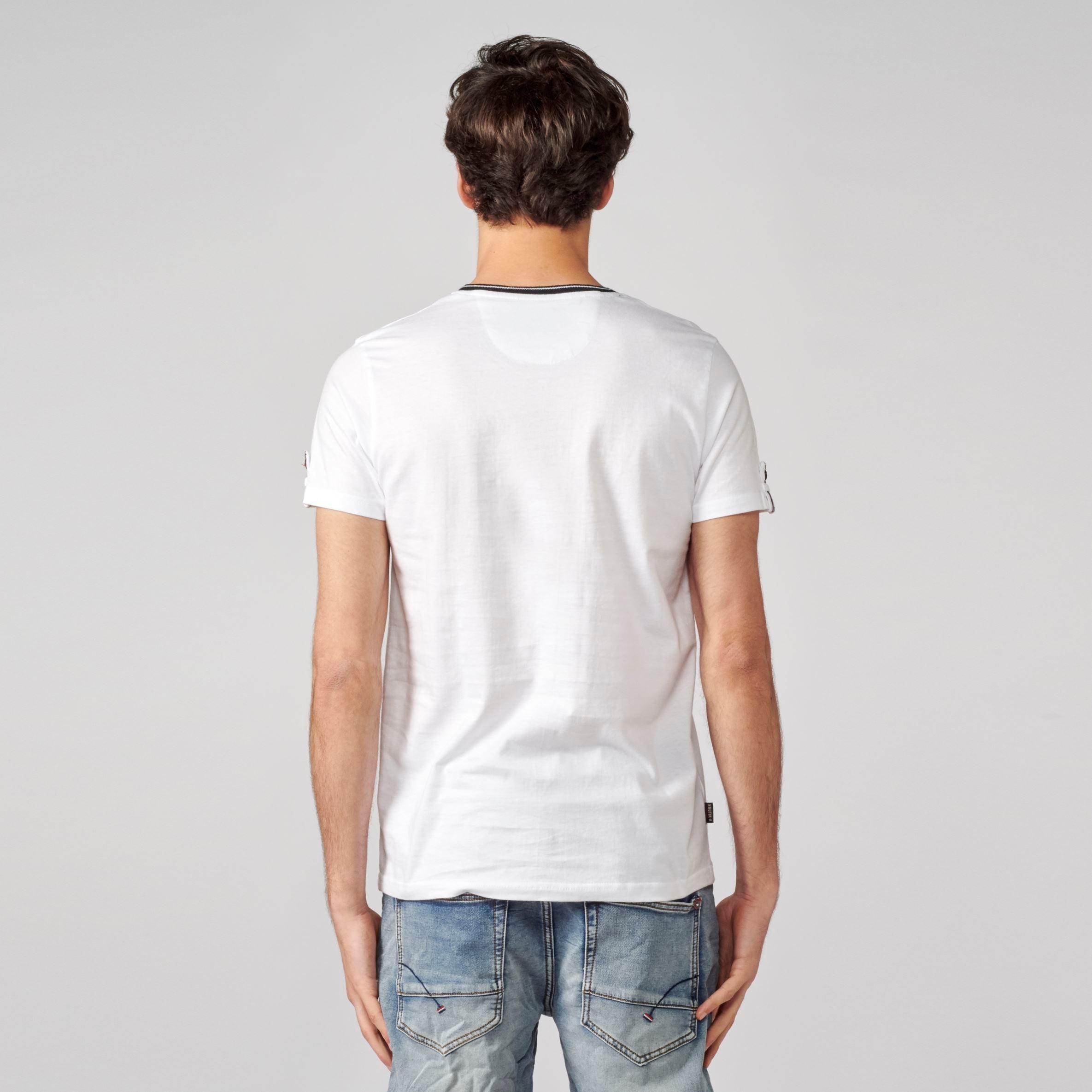 Camiseta Hombre Cuello Pico Estampado en el Pecho – Koroshi 2111MC04