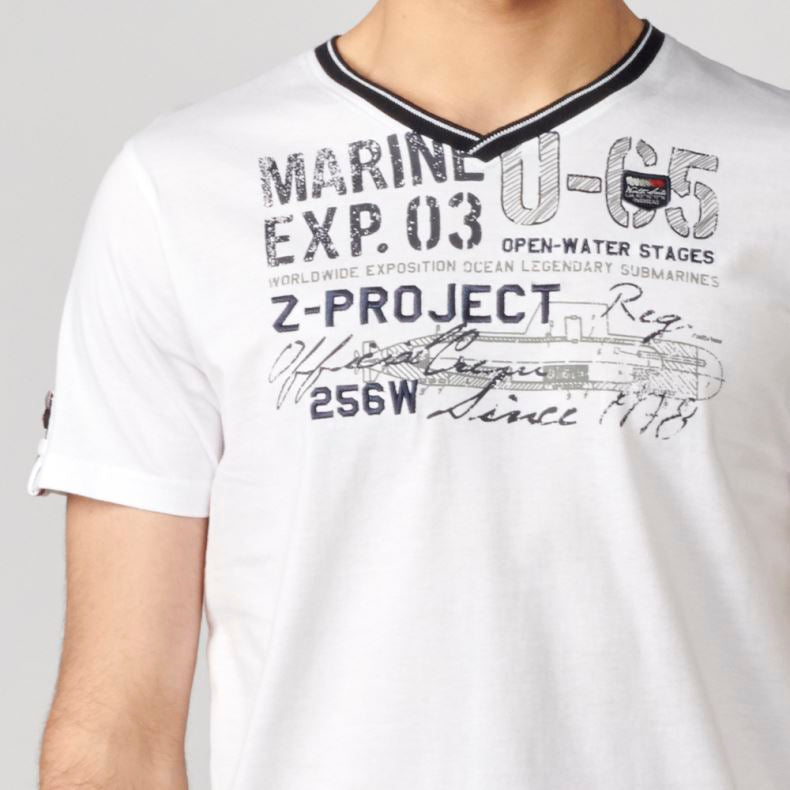 Camiseta Hombre Cuello Pico Estampado en el Pecho – Koroshi 2111MC04
