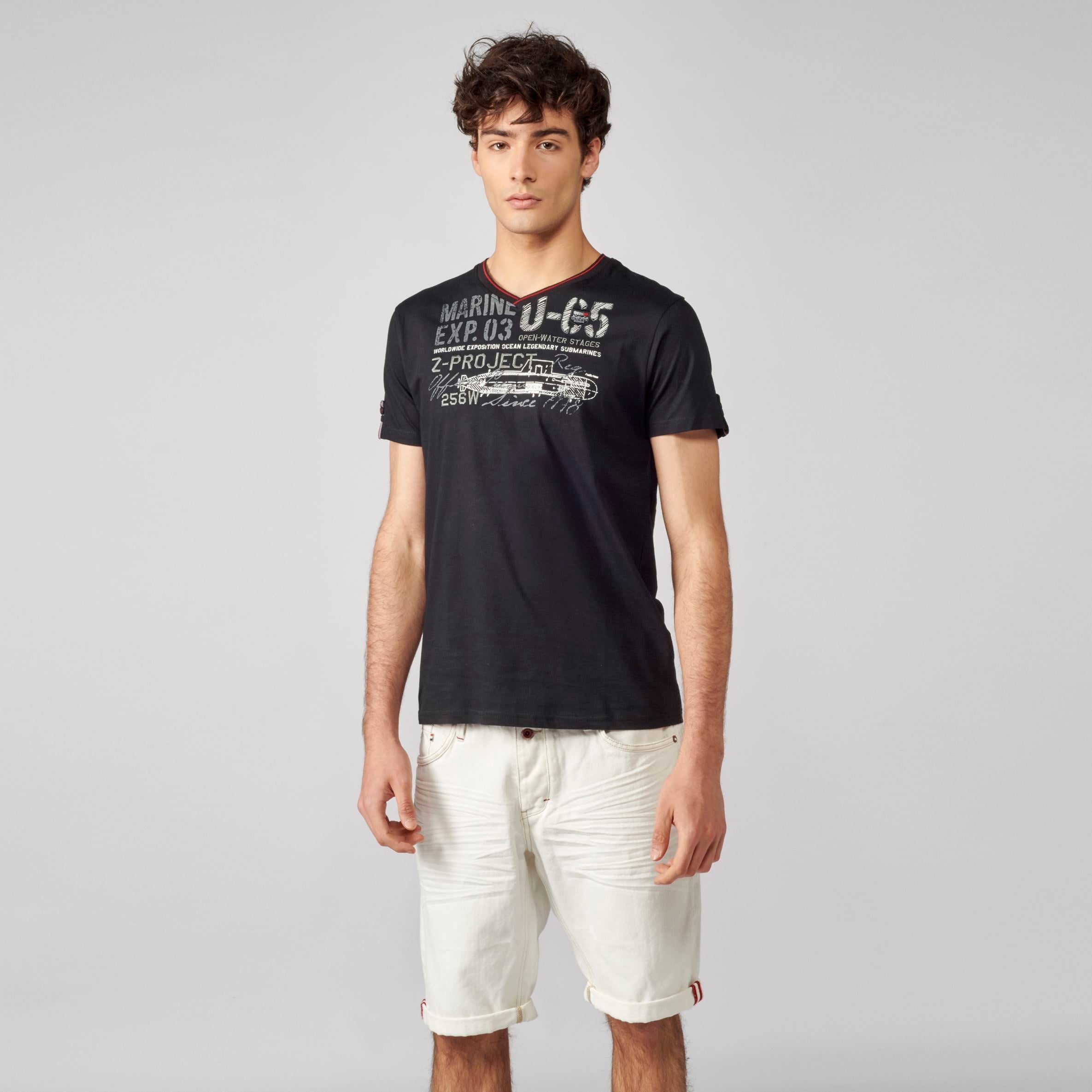 Camiseta Hombre Cuello Pico Estampado en el Pecho – Koroshi 2111MC04