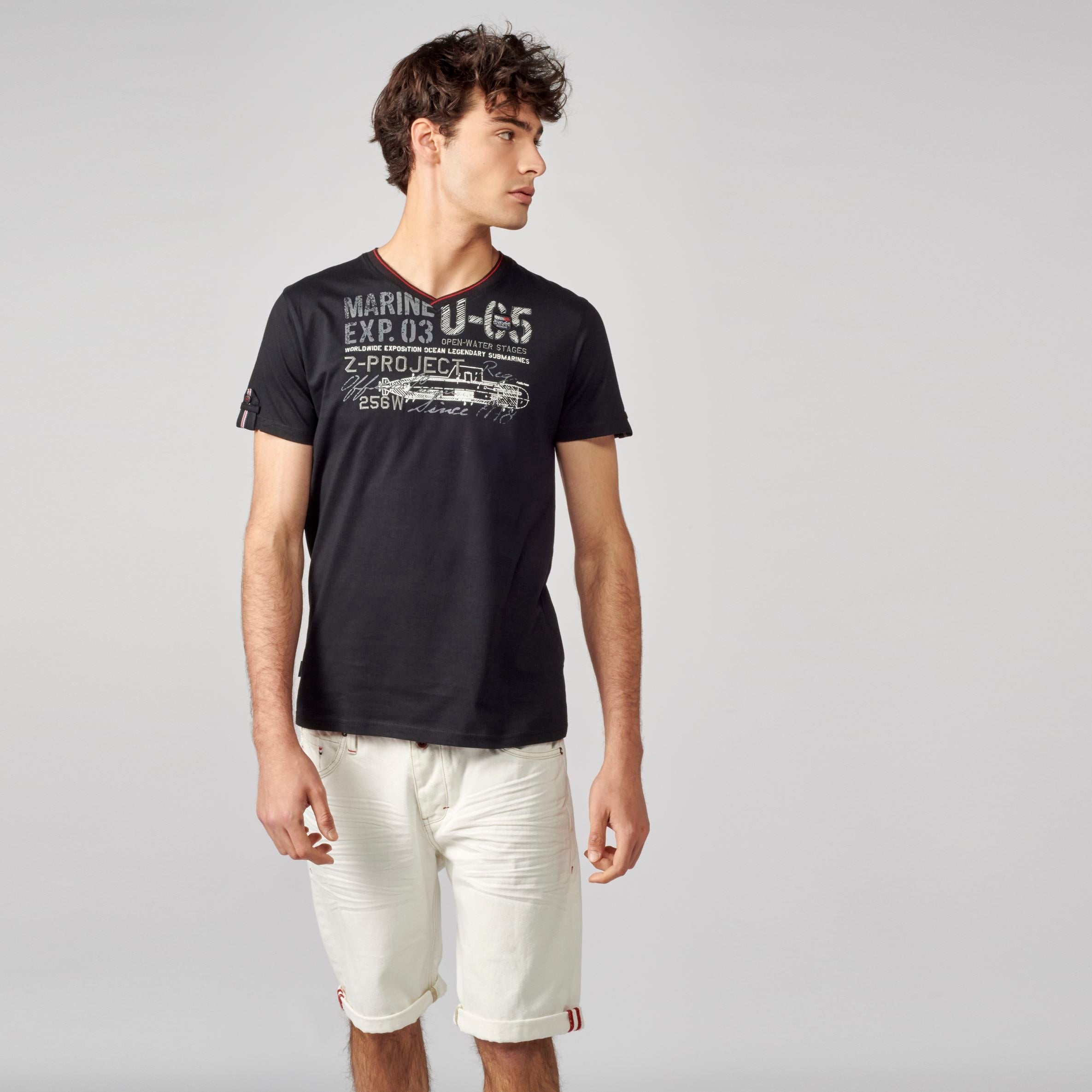 Camiseta Hombre Cuello Pico Estampado en el Pecho – Koroshi 2111MC04