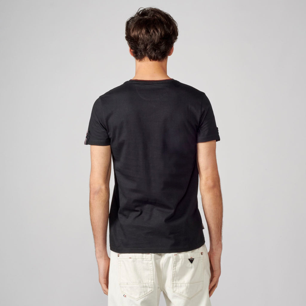 Camiseta Hombre Cuello Pico Estampado en el Pecho – Koroshi 2111MC04