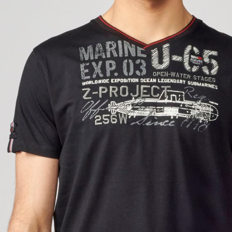 Camiseta Hombre Cuello Pico Estampado en el Pecho – Koroshi 2111MC04