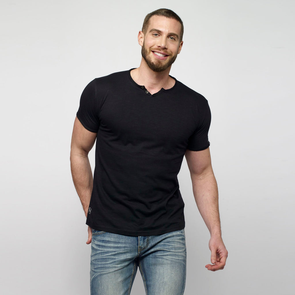 Camiseta Manga Corta Hombre Cuello con Abertura – Koroshi 2111MC62