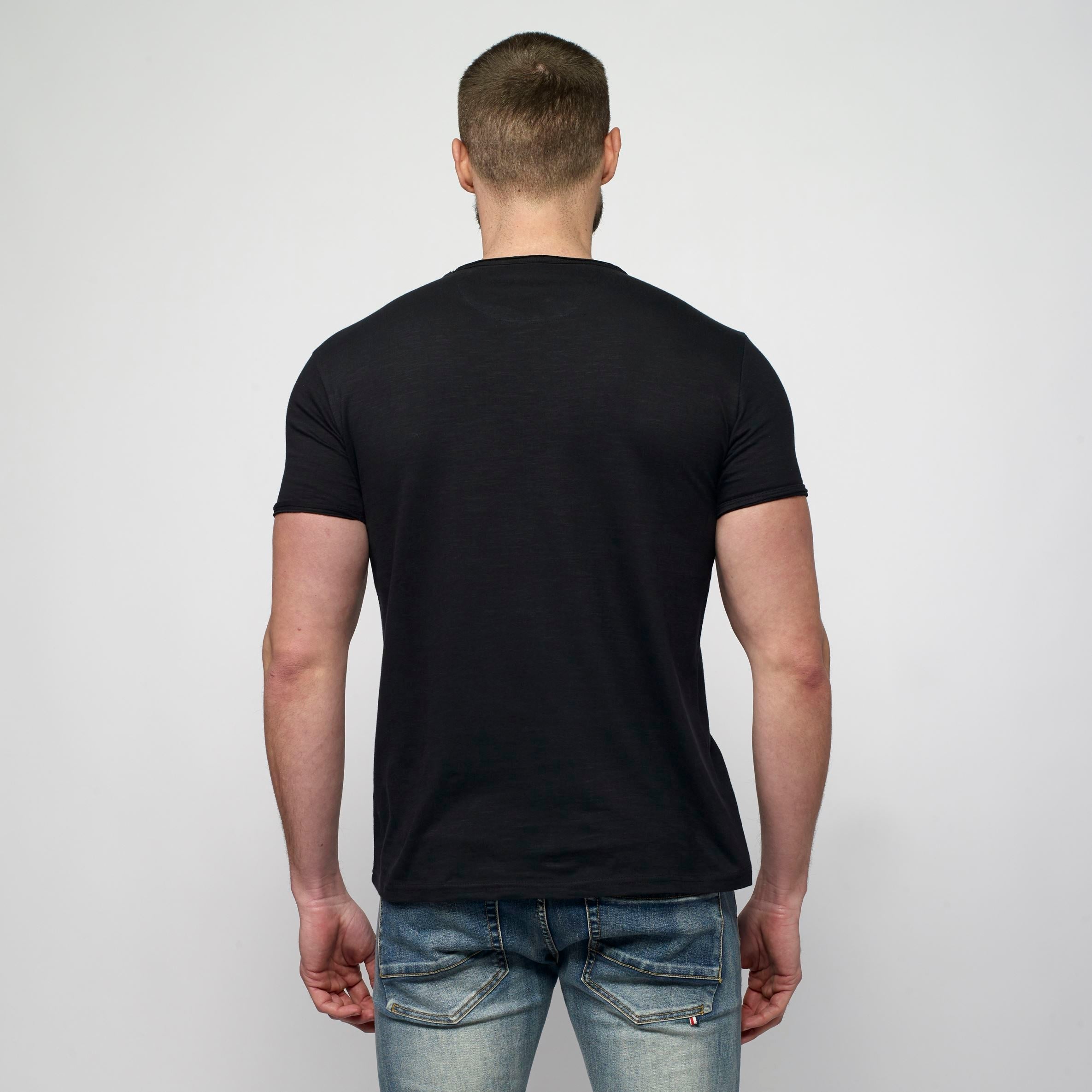 Camiseta Manga Corta Hombre Cuello con Abertura – Koroshi 2111MC62