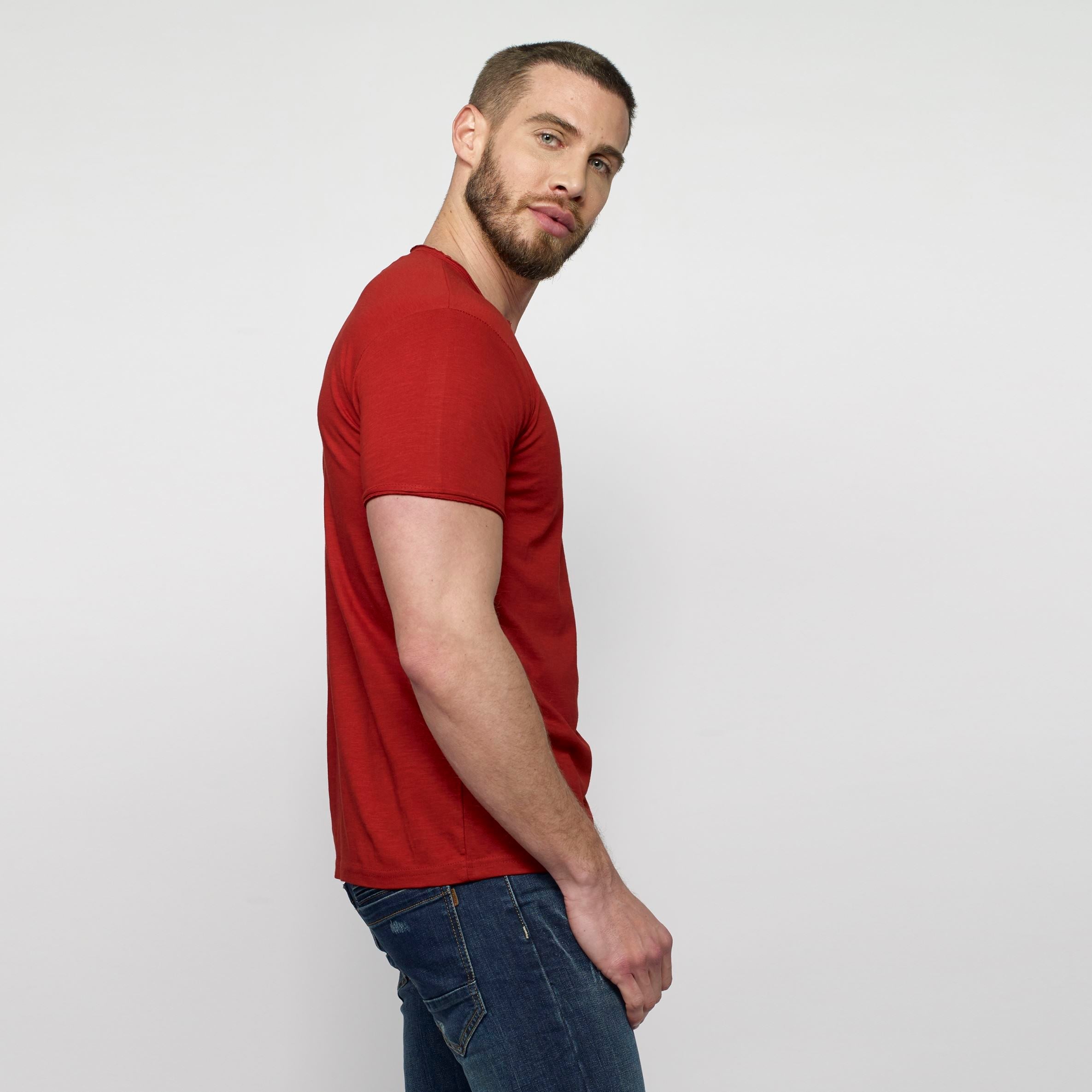 Camiseta Manga Corta Hombre Cuello con Abertura – Koroshi 2111MC62