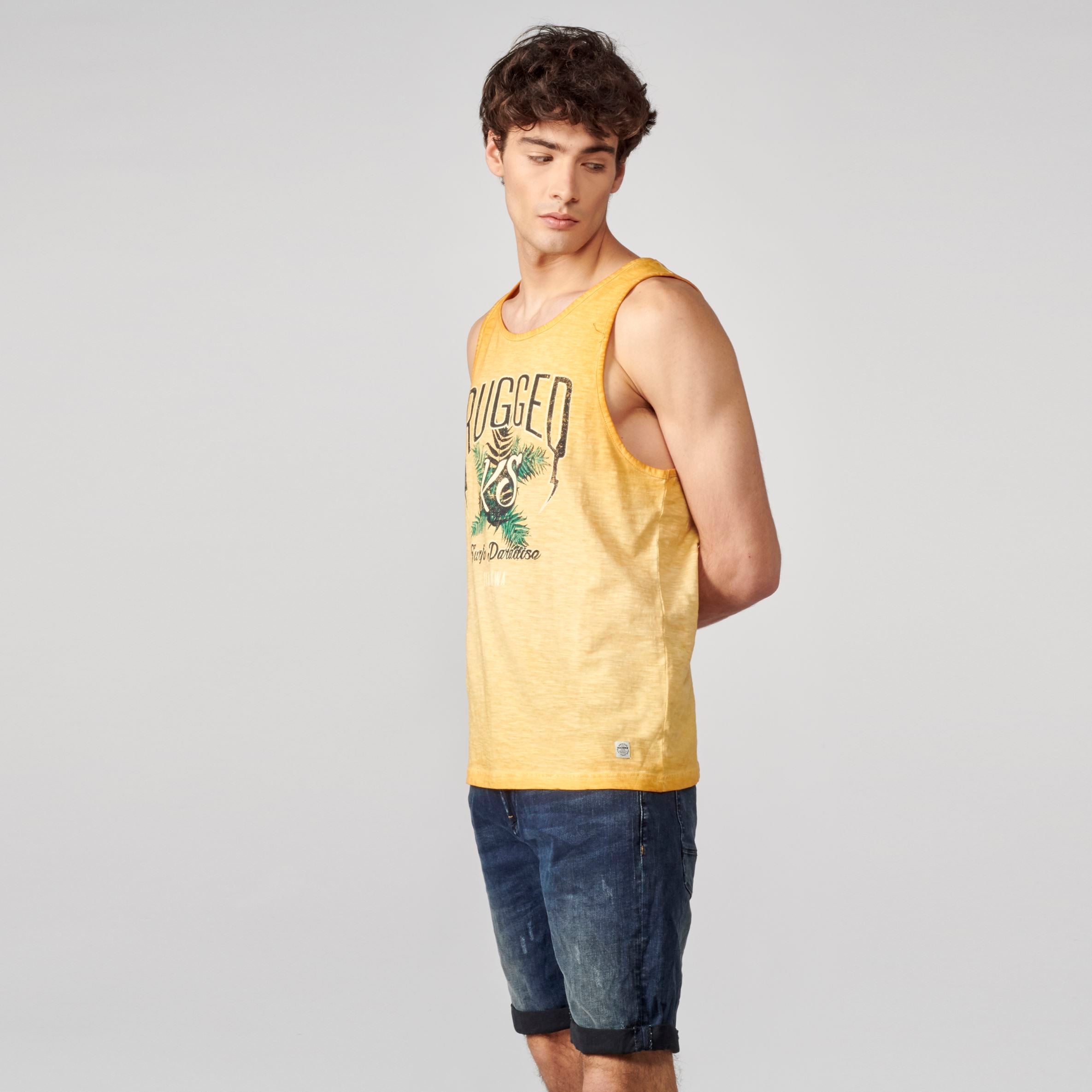 Camiseta Tirantes Hombre Degradado Texto en Relieve – Koroshi 2111MS04