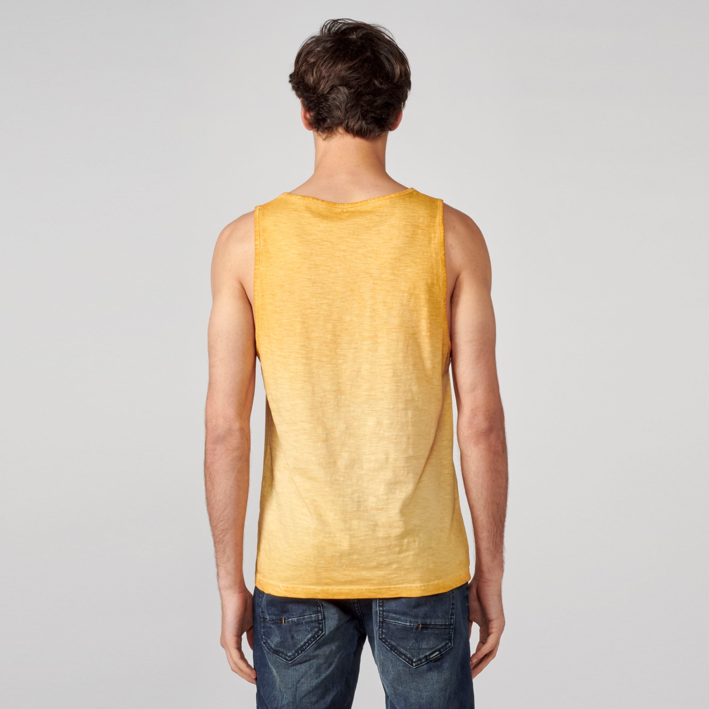 Camiseta Tirantes Hombre Degradado Texto en Relieve – Koroshi 2111MS04
