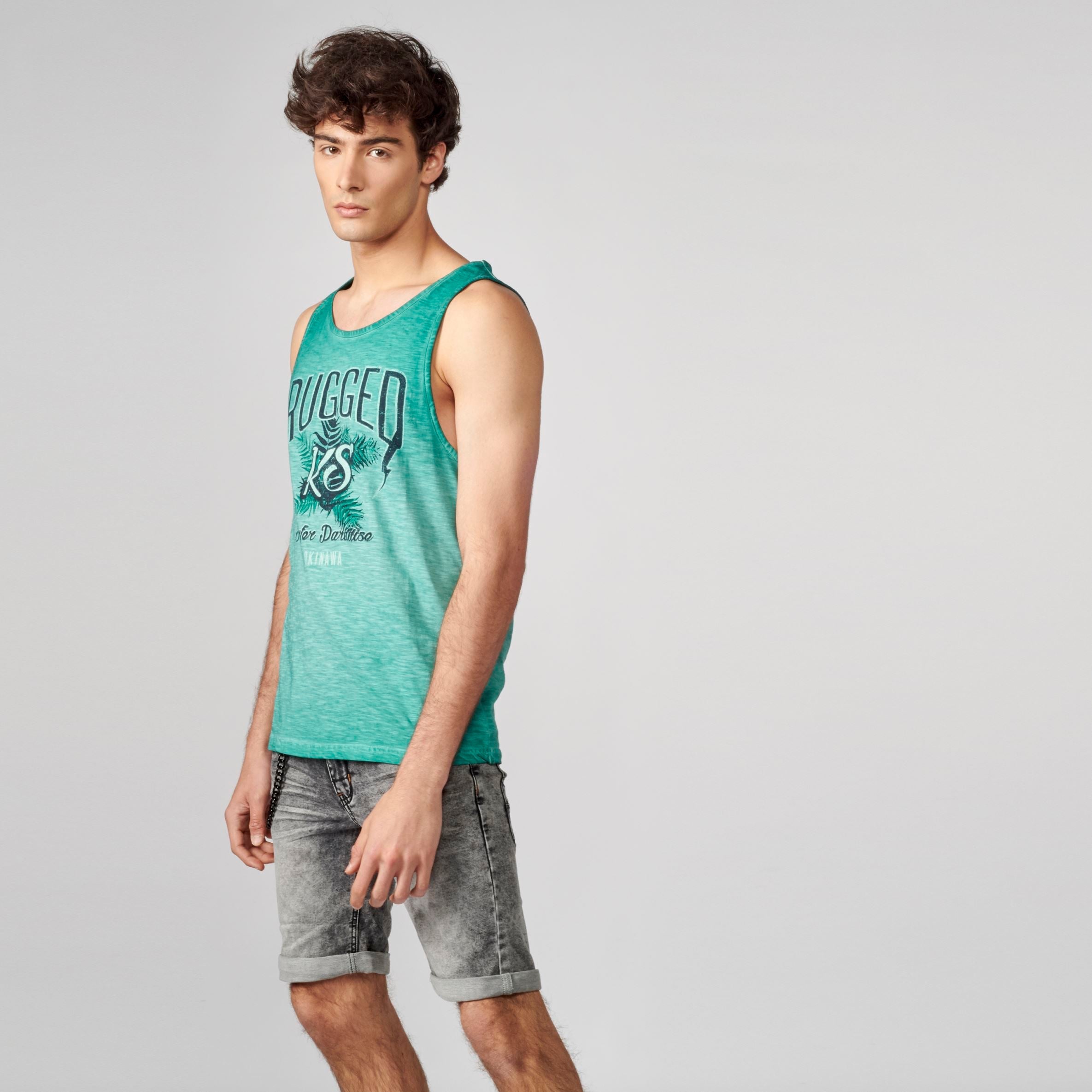 Camiseta Tirantes Hombre Degradado Texto en Relieve – Koroshi 2111MS04