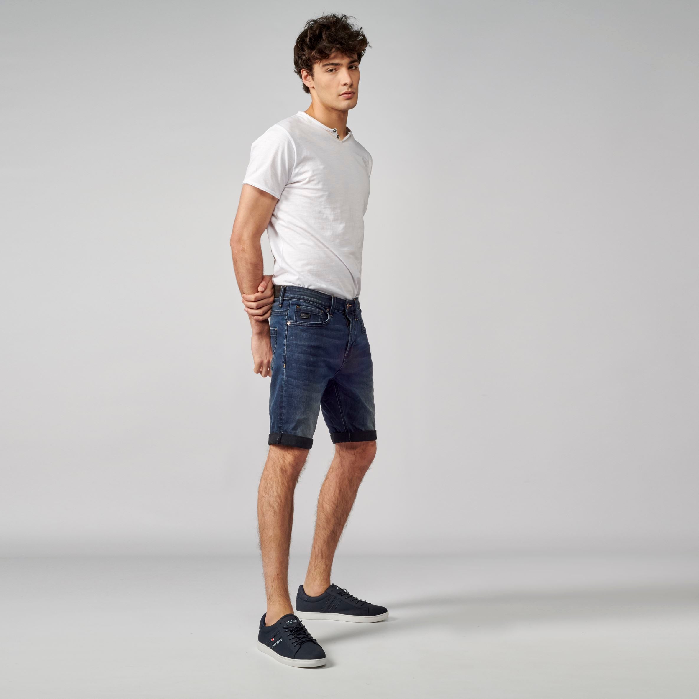 Short Hombre Denim Slim Efecto Gastado – Koroshi Azul Oscuro