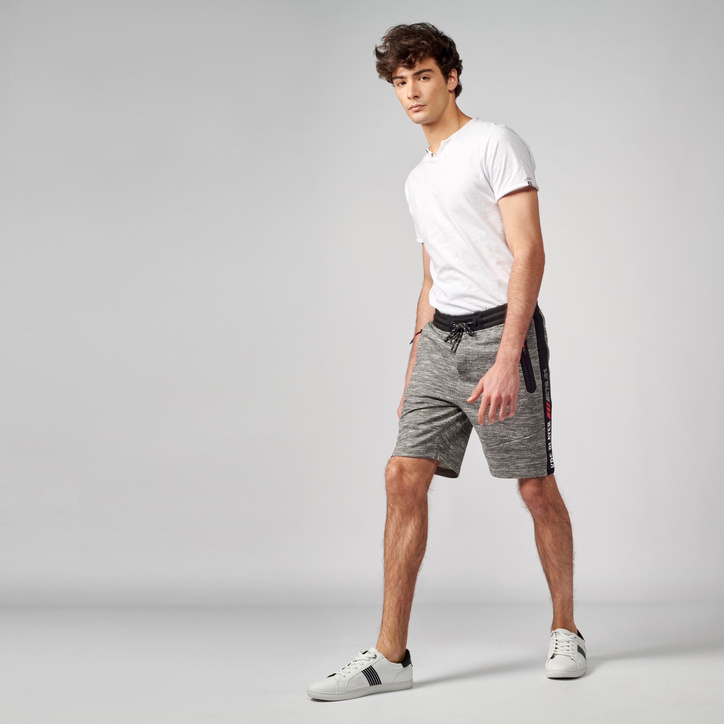 Bermuda Hombre Jogger Felpa Banda Lateral – Koroshi Gris