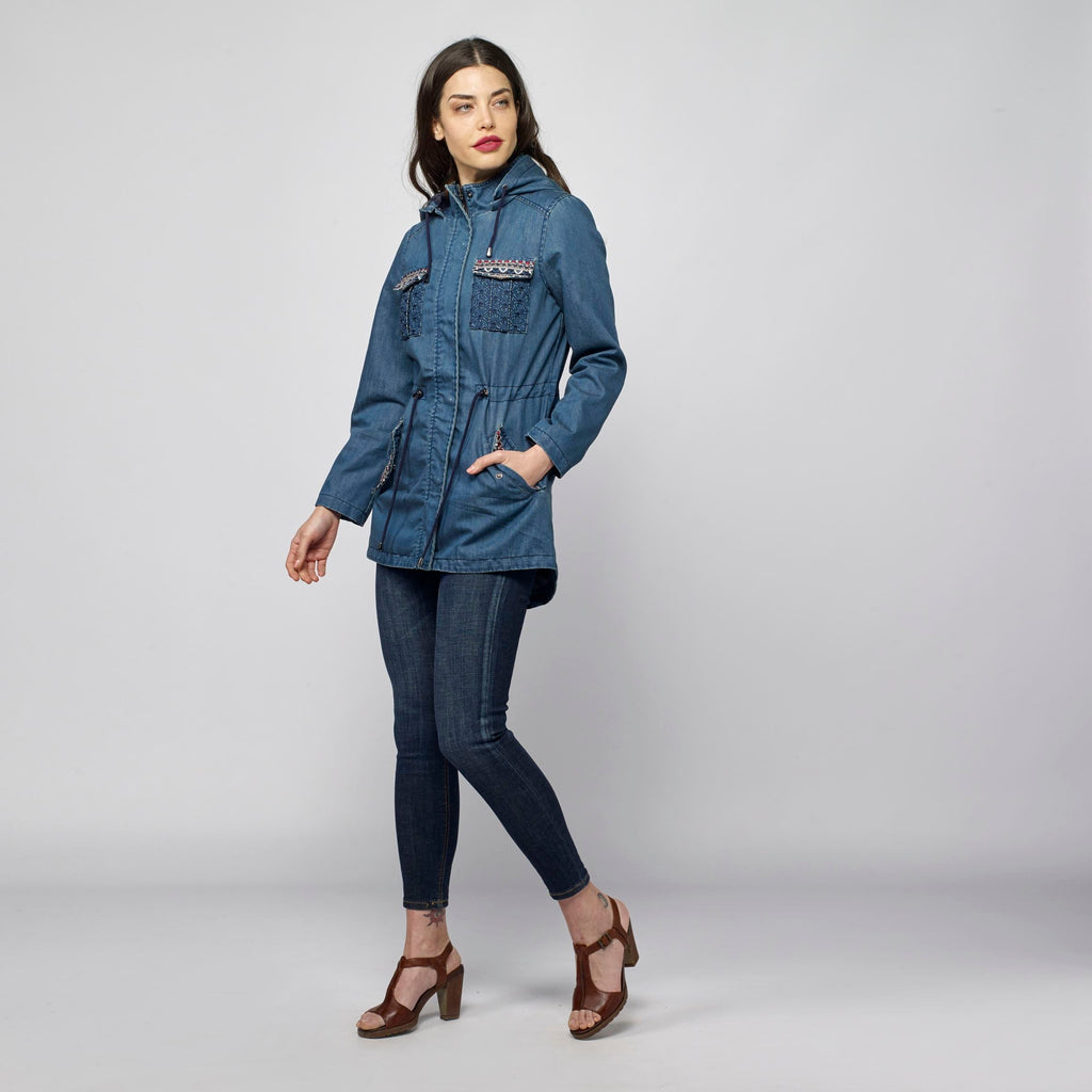 Parka Larga Denim Mujer Capucha y Bordado Étnico – Koroshi Azul