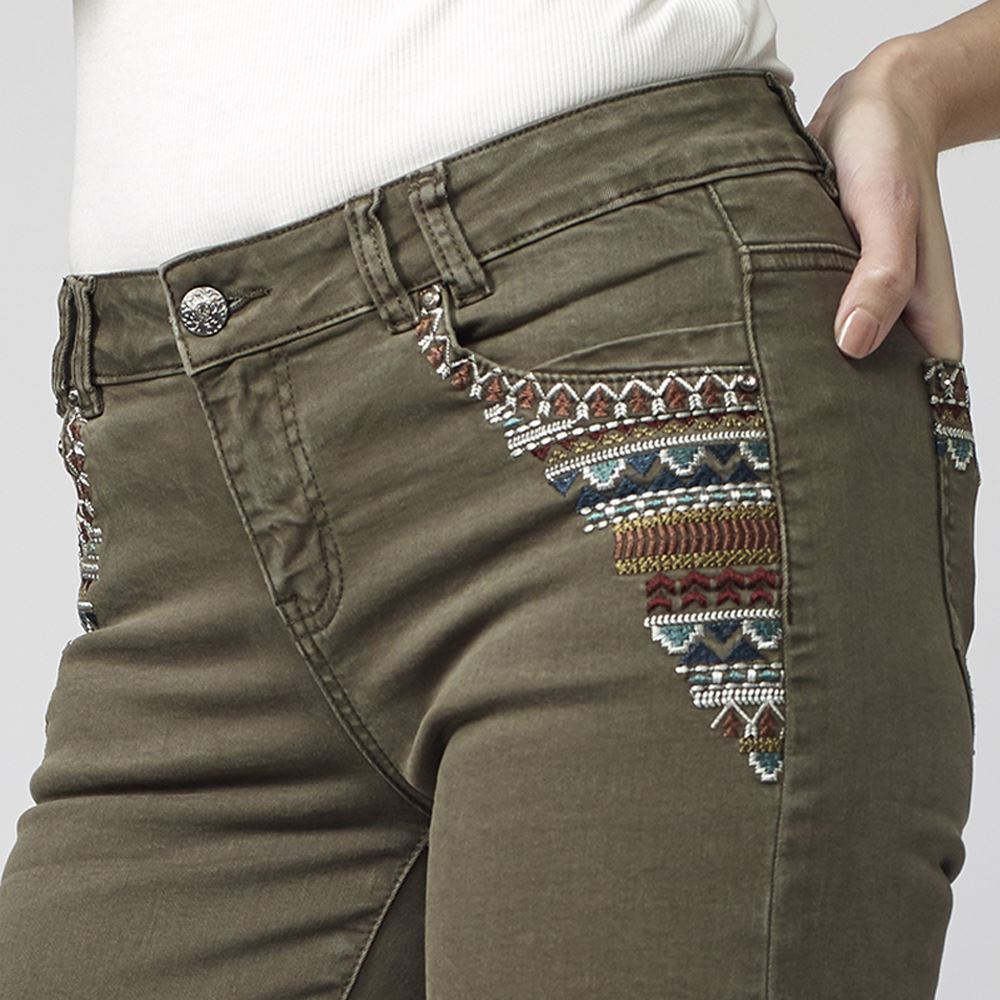 Pantalón Corto Mujer Sarga Elástica con Bordados Étnicos – Koroshi 2112PS57