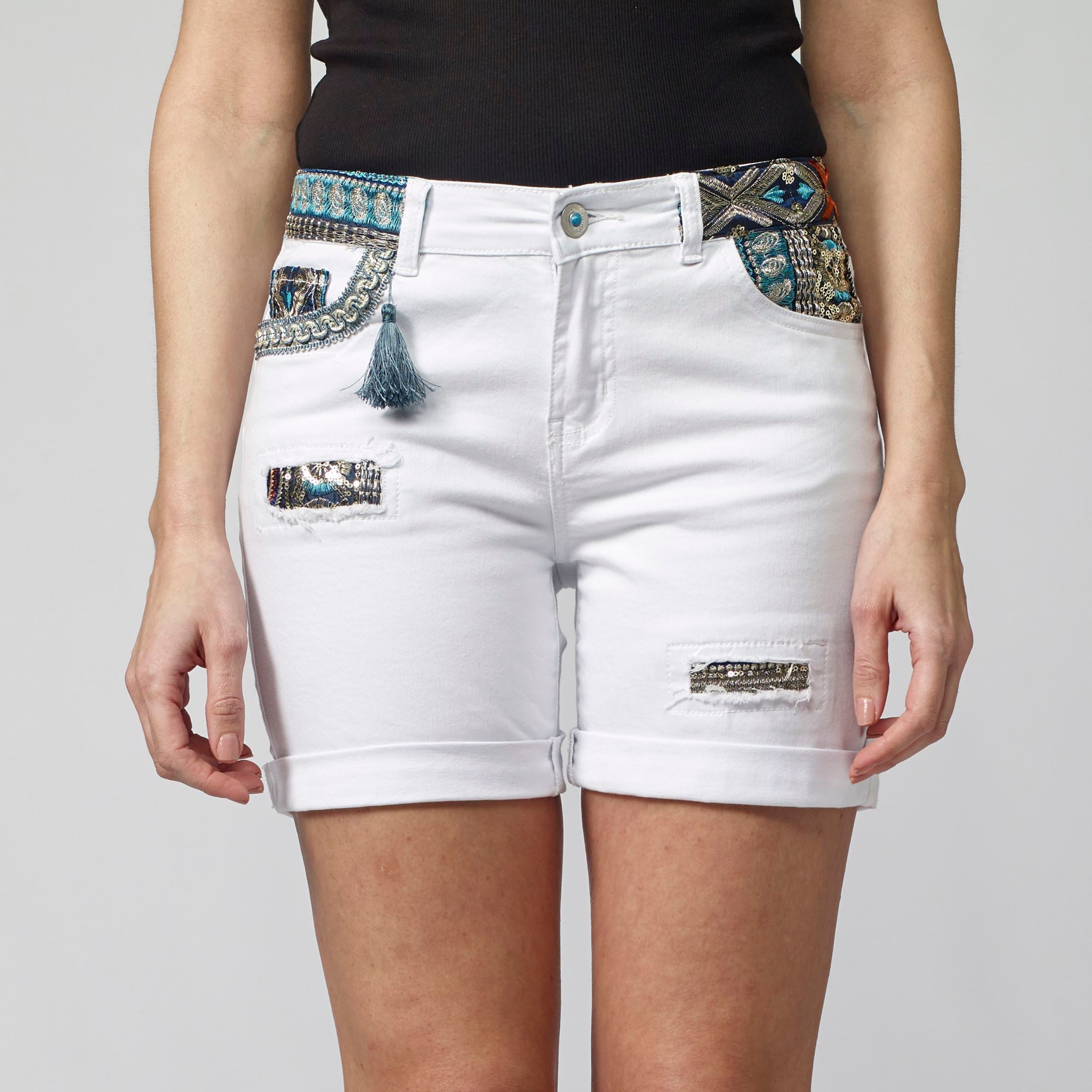Pantalón Corto Mujer con Rasgados y Apliques Bordados – Koroshi 2112PS58