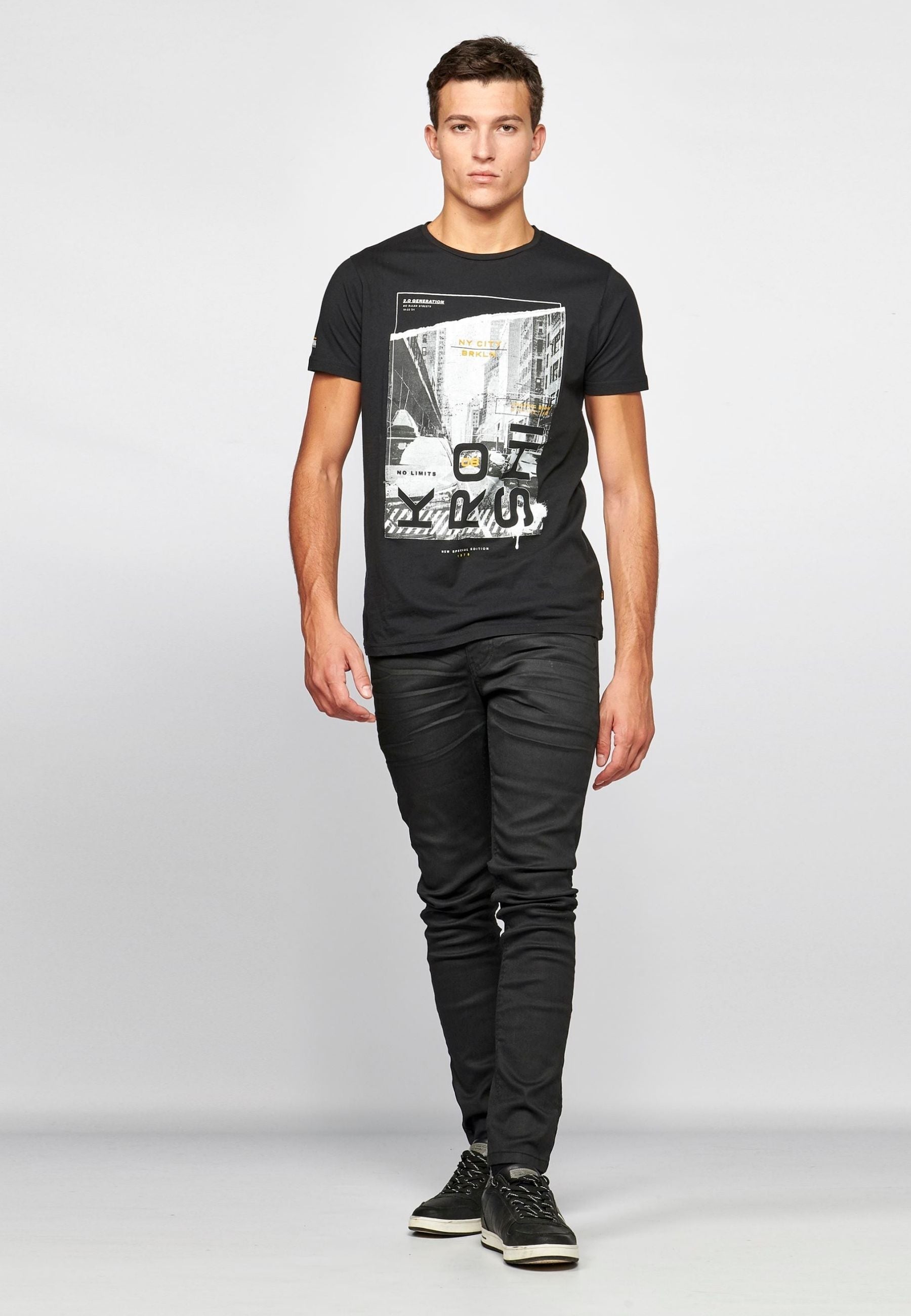 Camiseta Hombre Manga Corta Estampado Urbano – Koroshi 2121MC30