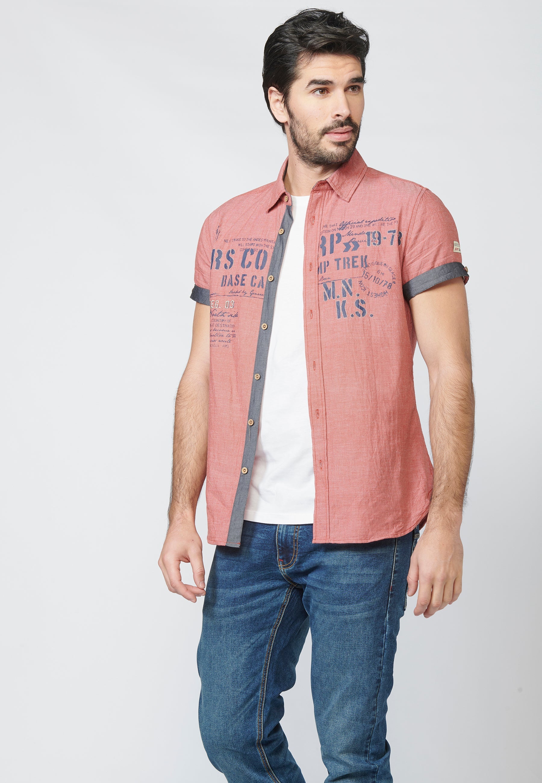 Camisa Hombre Manga Corta Fil a Fil Estampado Texto – Koroshi 2211CC06