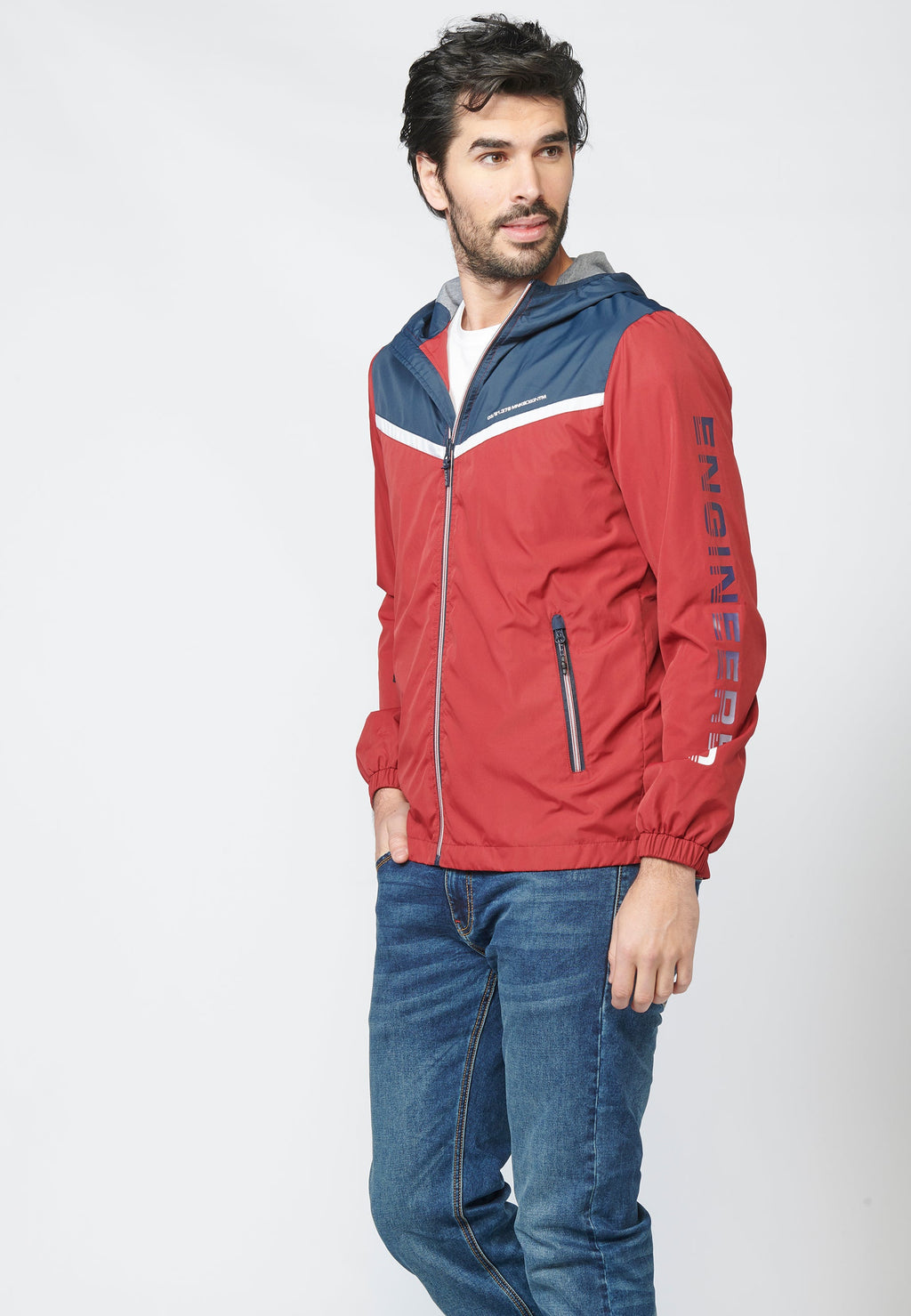 Cazadora Hombre con Capucha y Diseño Color Block – Koroshi 2211JA13