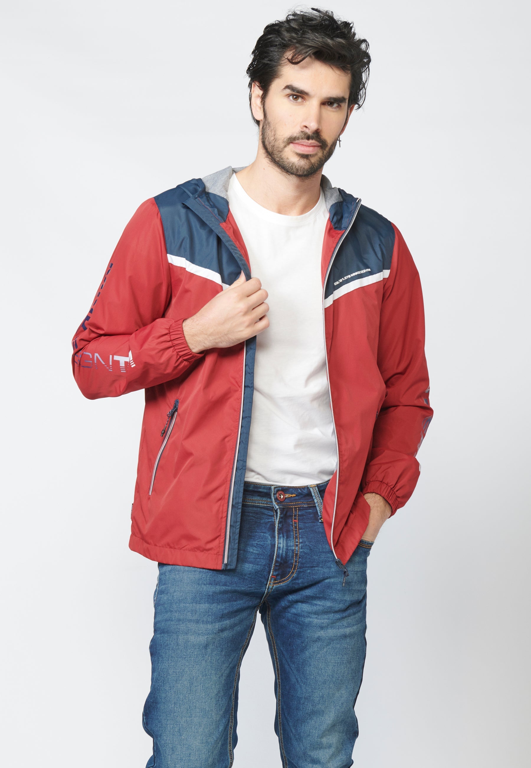 Cazadora Hombre con Capucha y Diseño Color Block – Koroshi 2211JA13
