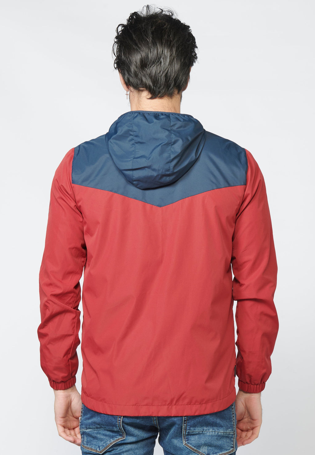 Cazadora Hombre con Capucha y Diseño Color Block – Koroshi 2211JA13