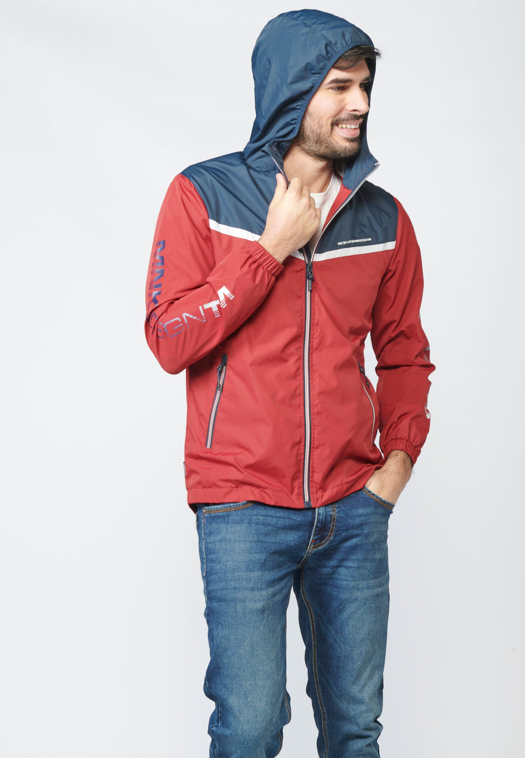 Cazadora Hombre con Capucha y Diseño Color Block – Koroshi 2211JA13