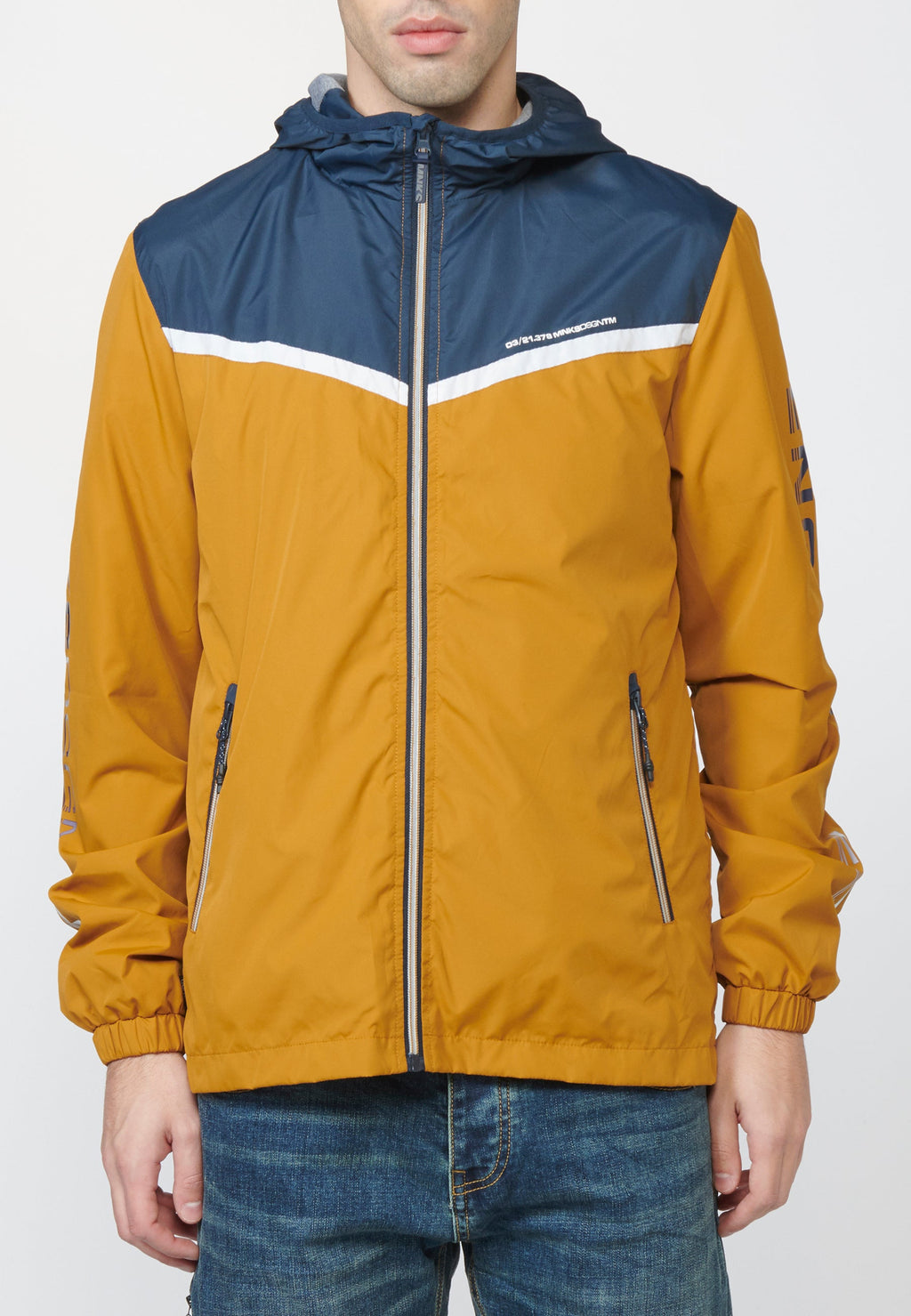 Cazadora Hombre con Capucha y Diseño Color Block – Koroshi 2211JA13