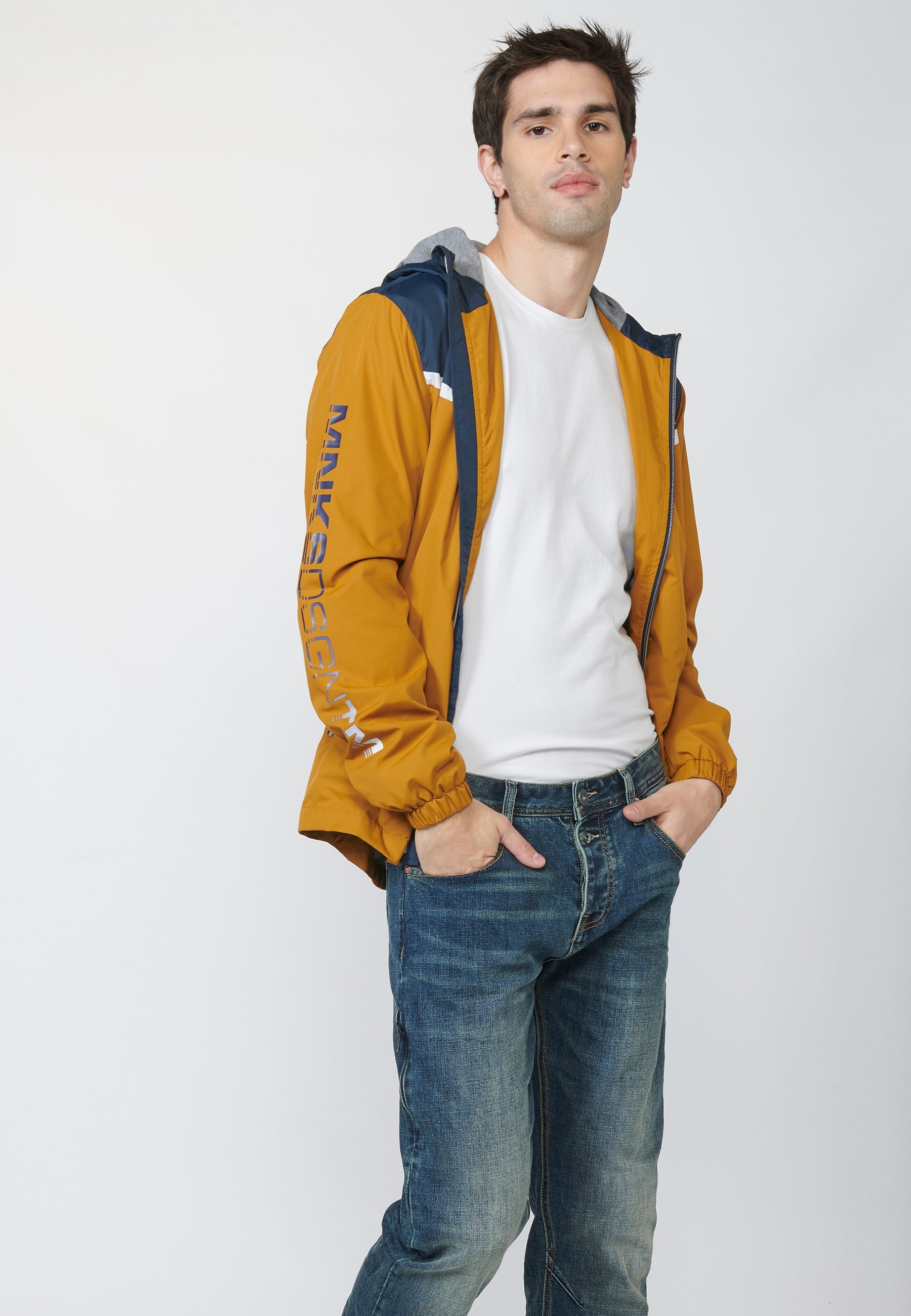 Cazadora Hombre con Capucha y Diseño Color Block – Koroshi 2211JA13