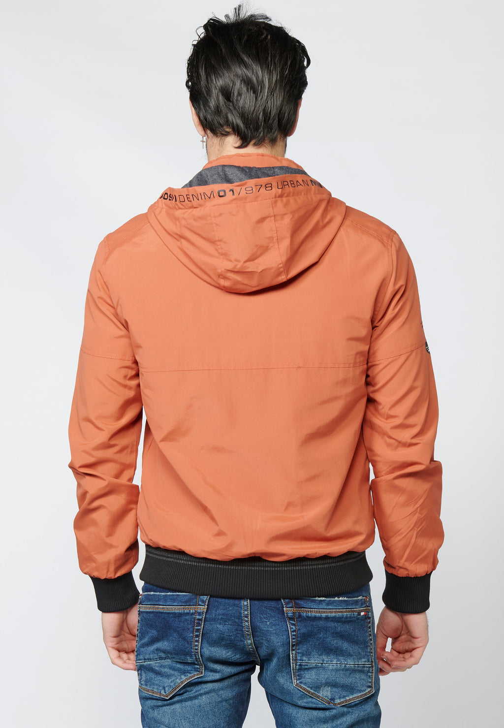 Cazadora Hombre con Capucha Desmontable y Acabados Rib – Koroshi 2211JA14