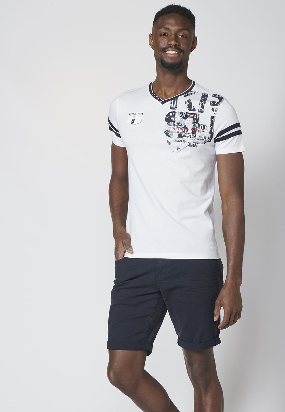 Camiseta Hombre Manga Corta Cuello Pico Estampada – Koroshi 2211MC04