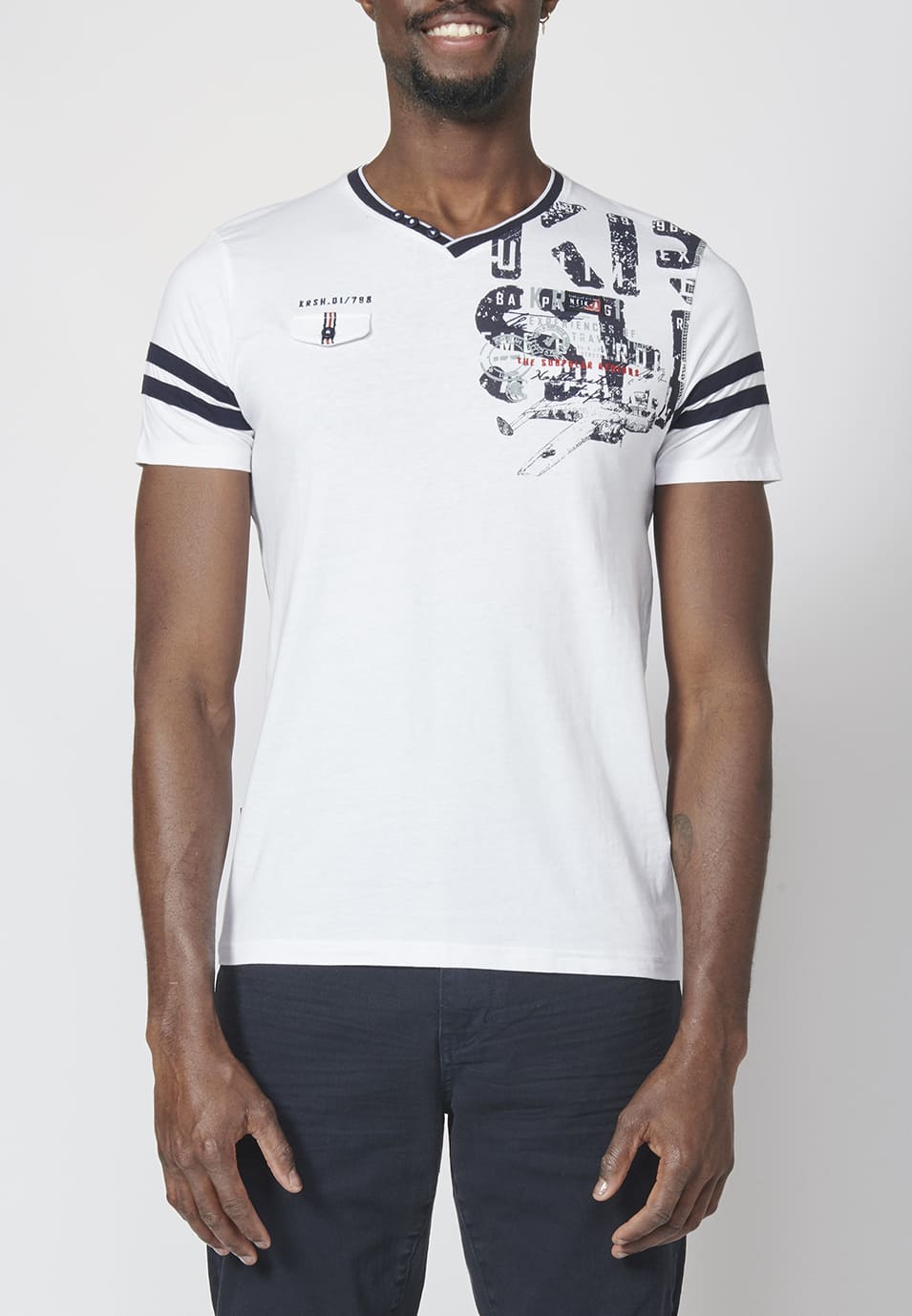 Camiseta Hombre Manga Corta Cuello Pico Estampada – Koroshi 2211MC04