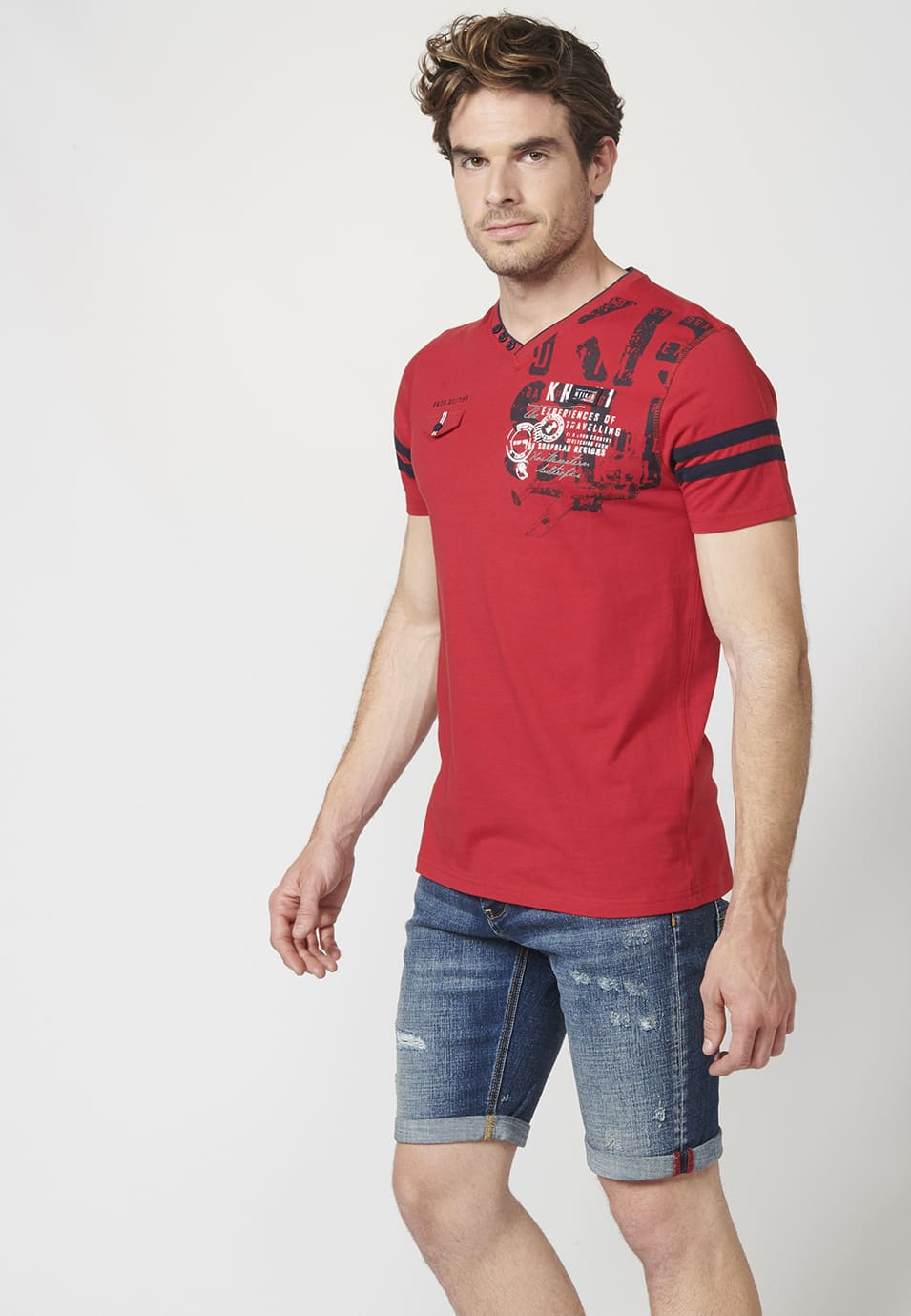 Camiseta Hombre Manga Corta Cuello Pico Estampada – Koroshi 2211MC04