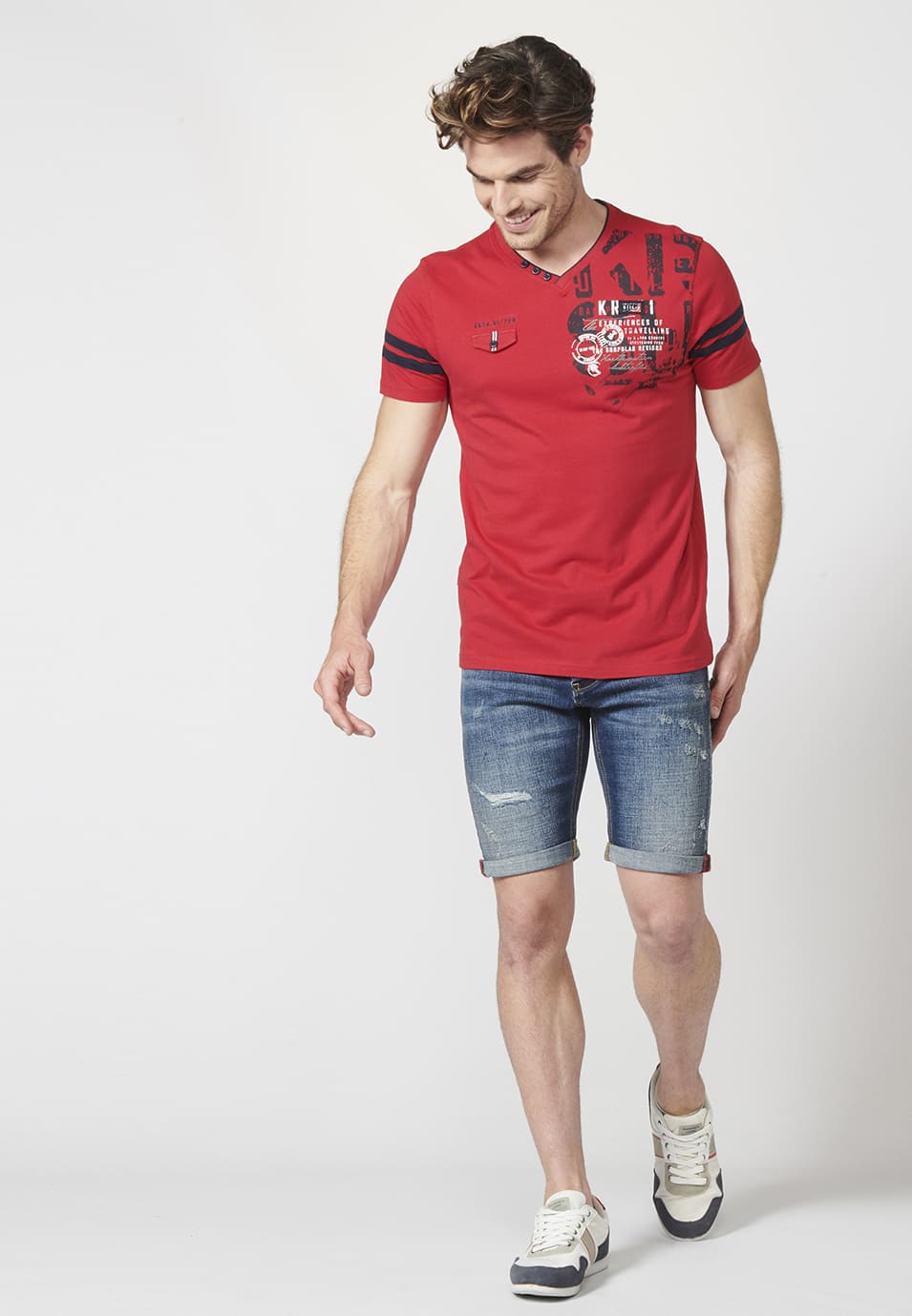 Camiseta Hombre Manga Corta Cuello Pico Estampada – Koroshi 2211MC04
