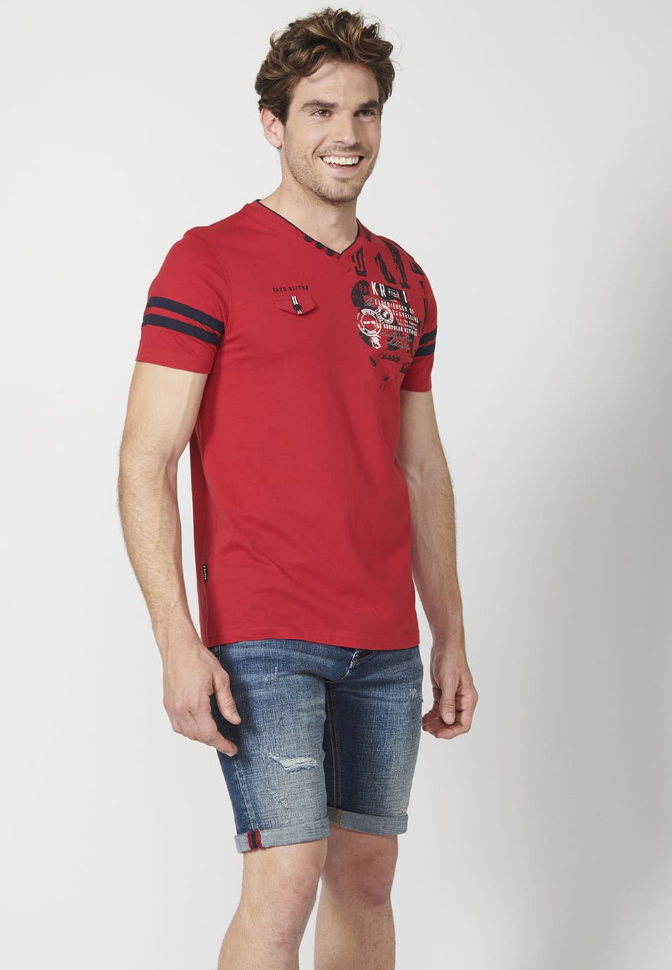 Camiseta Hombre Manga Corta Cuello Pico Estampada – Koroshi 2211MC04