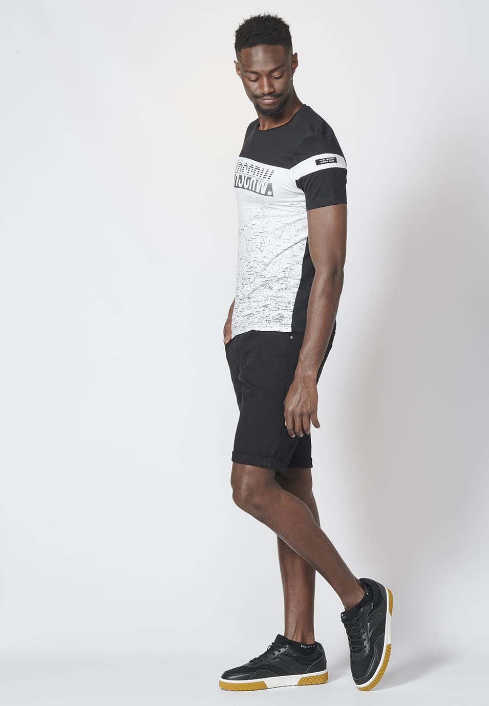 Camiseta Hombre Manga Corta Bloque a Contraste y Logo – Koroshi 2211MC08