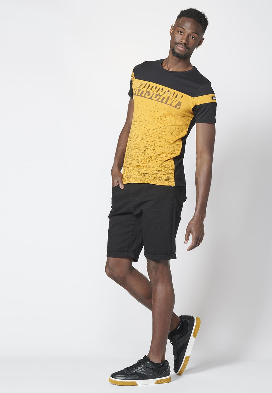 Camiseta Hombre Manga Corta Bloque a Contraste y Logo – Koroshi 2211MC08