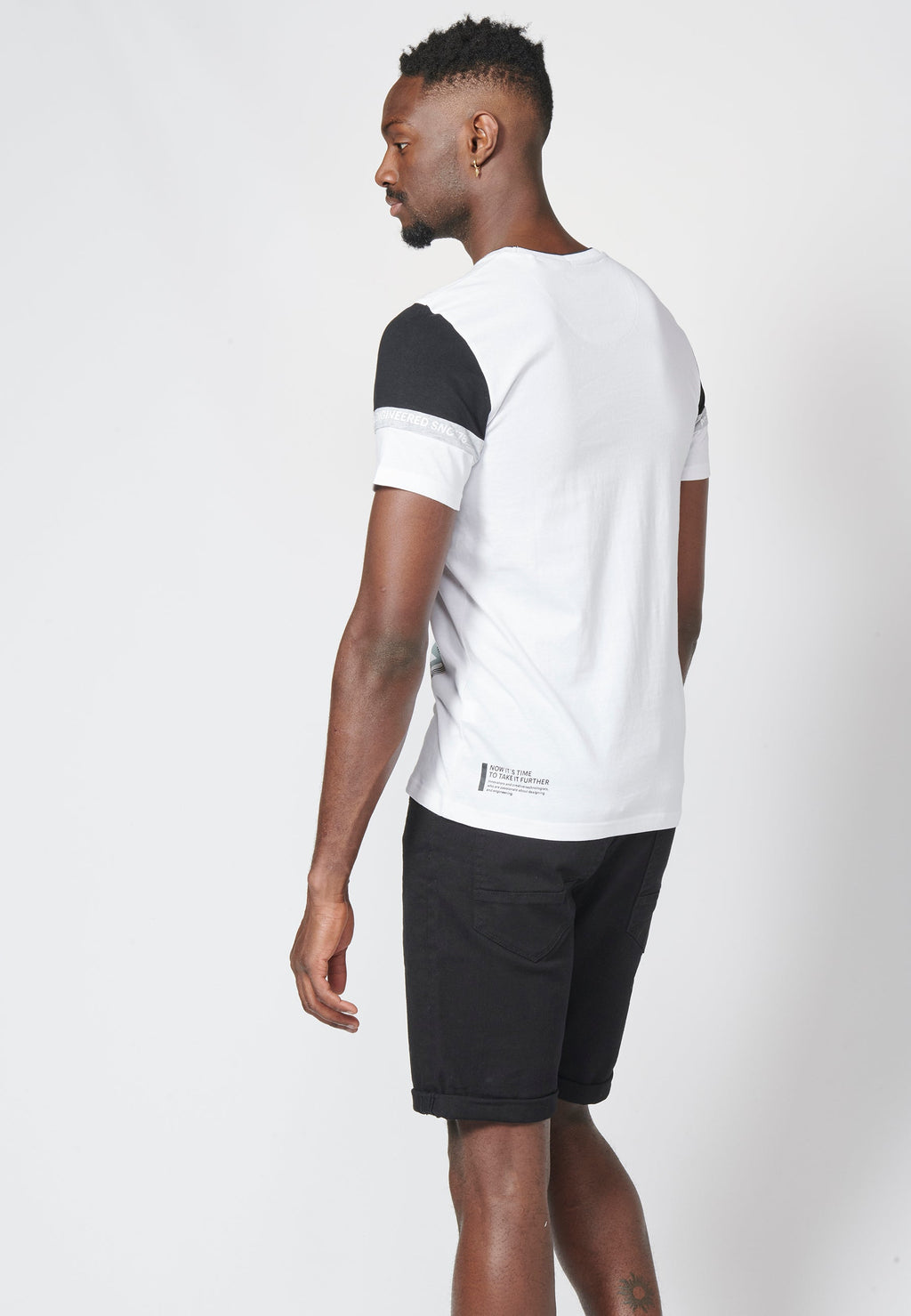 Camiseta Hombre Manga Corta Combinada Logo Lateral – Koroshi 2211MC21