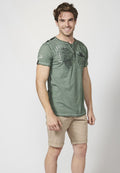 Camiseta Hombre Manga Corta Efecto Gastado con Tapeta y Bolsillo – Koroshi 2211MC24